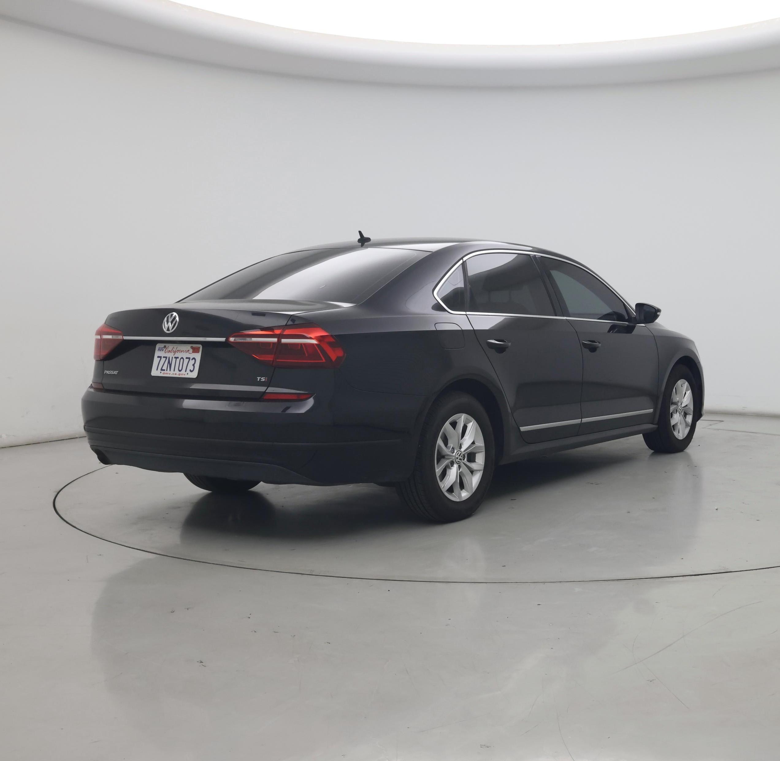 Thumbnail: 2017 Volkswagen Passat - 8