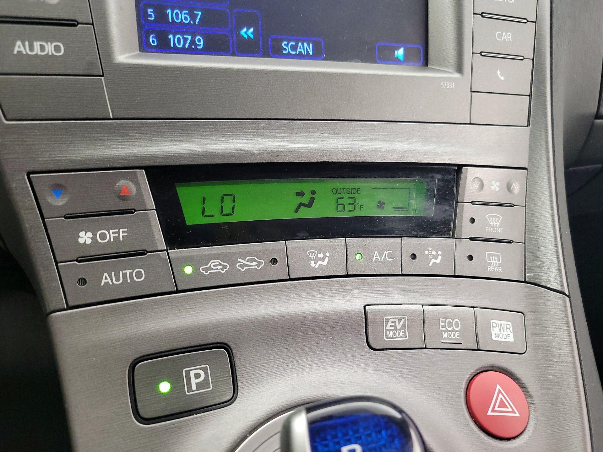 Thumbnail: 2015 Toyota Prius - 16