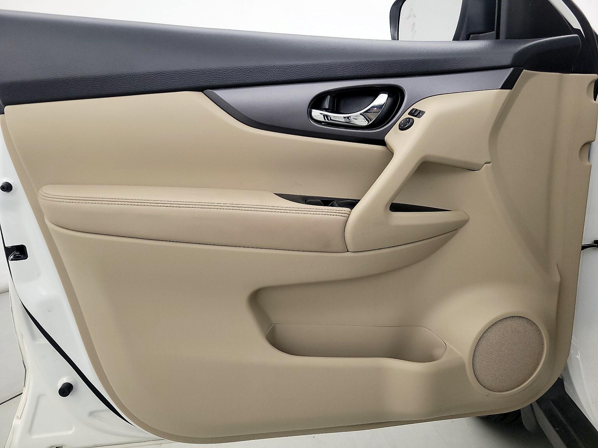 Thumbnail: 2016 Nissan Rogue - 12