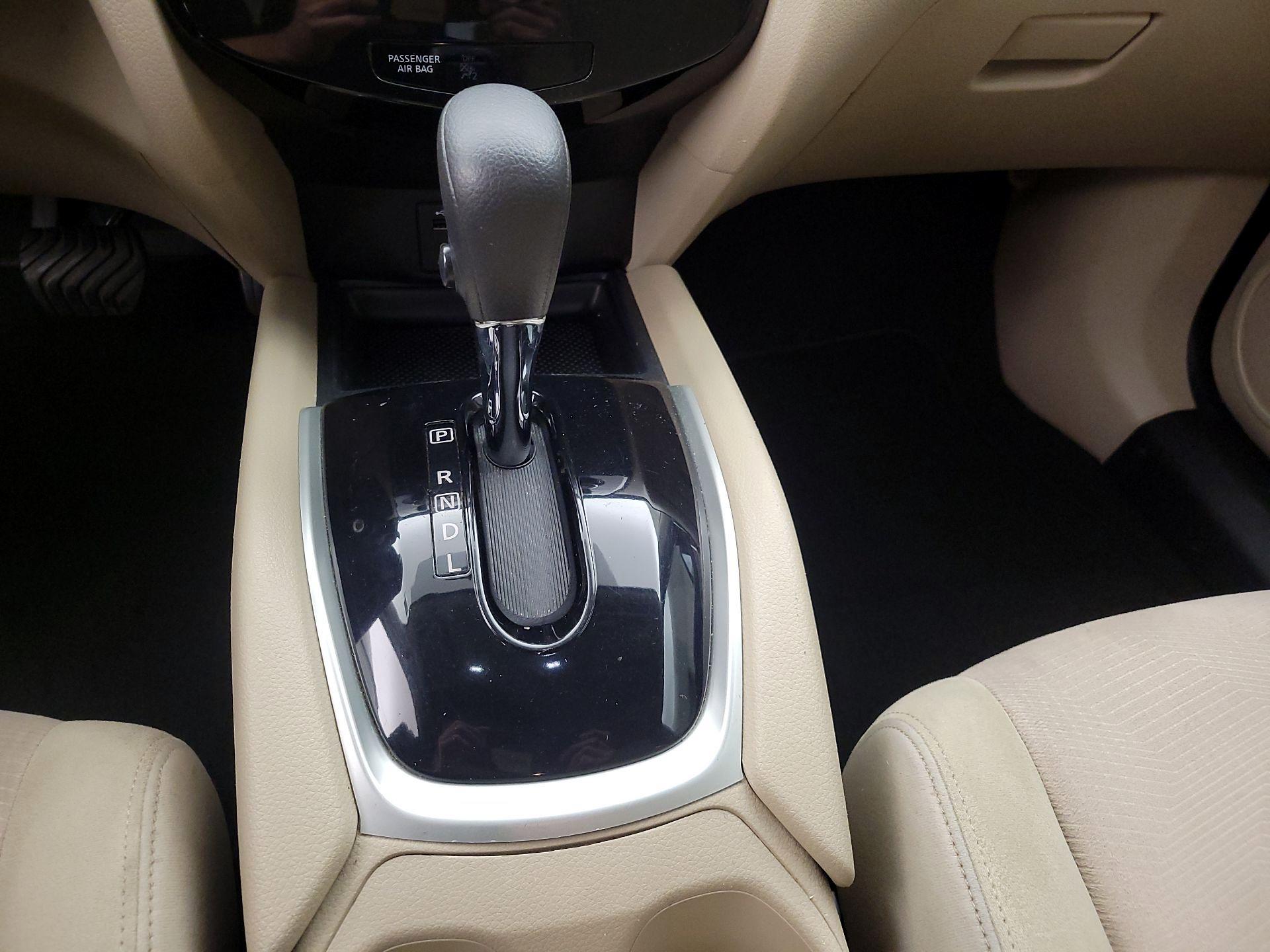 Thumbnail: 2016 Nissan Rogue - 17