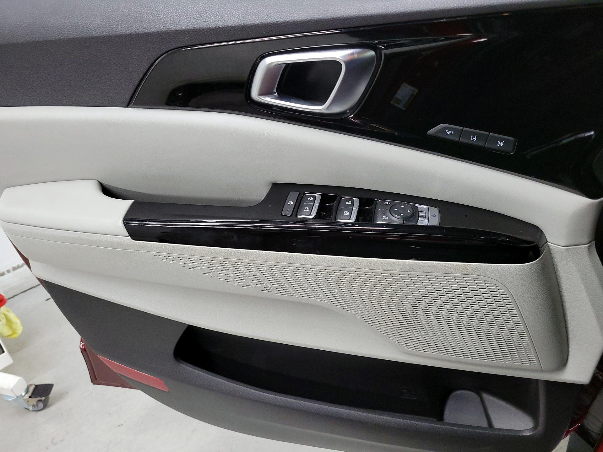 Thumbnail: 2022 Kia Carnival - 10