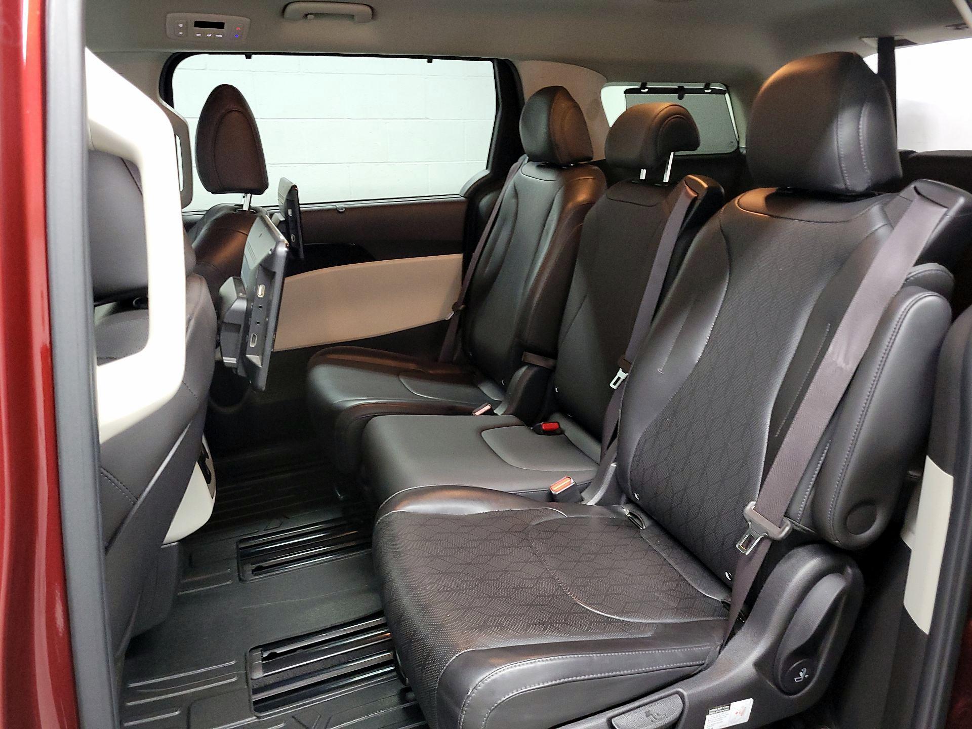 Thumbnail: 2022 Kia Carnival - 15