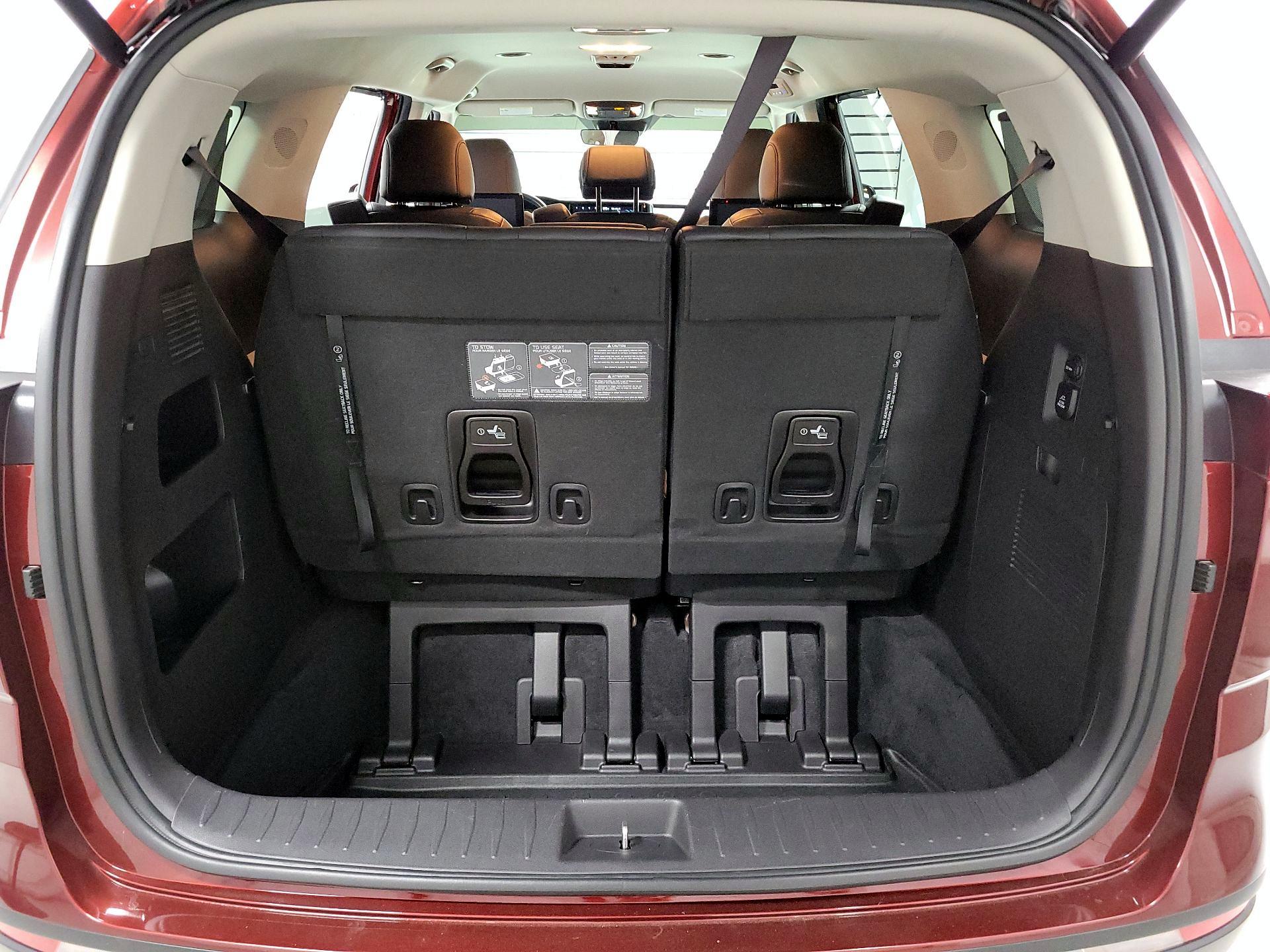 Thumbnail: 2022 Kia Carnival - 16