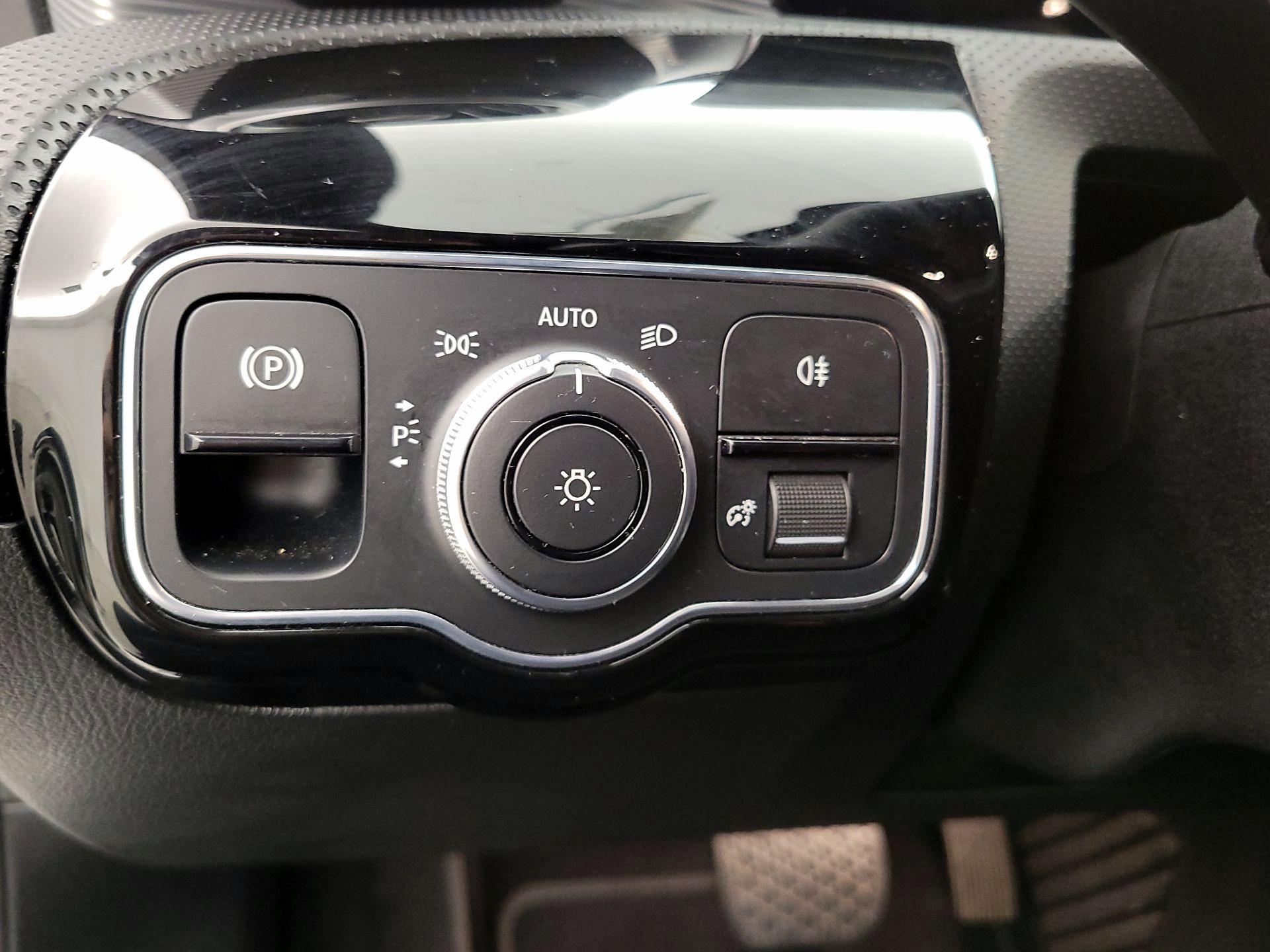 Thumbnail: 2020 Mercedes-Benz A-Class - 13