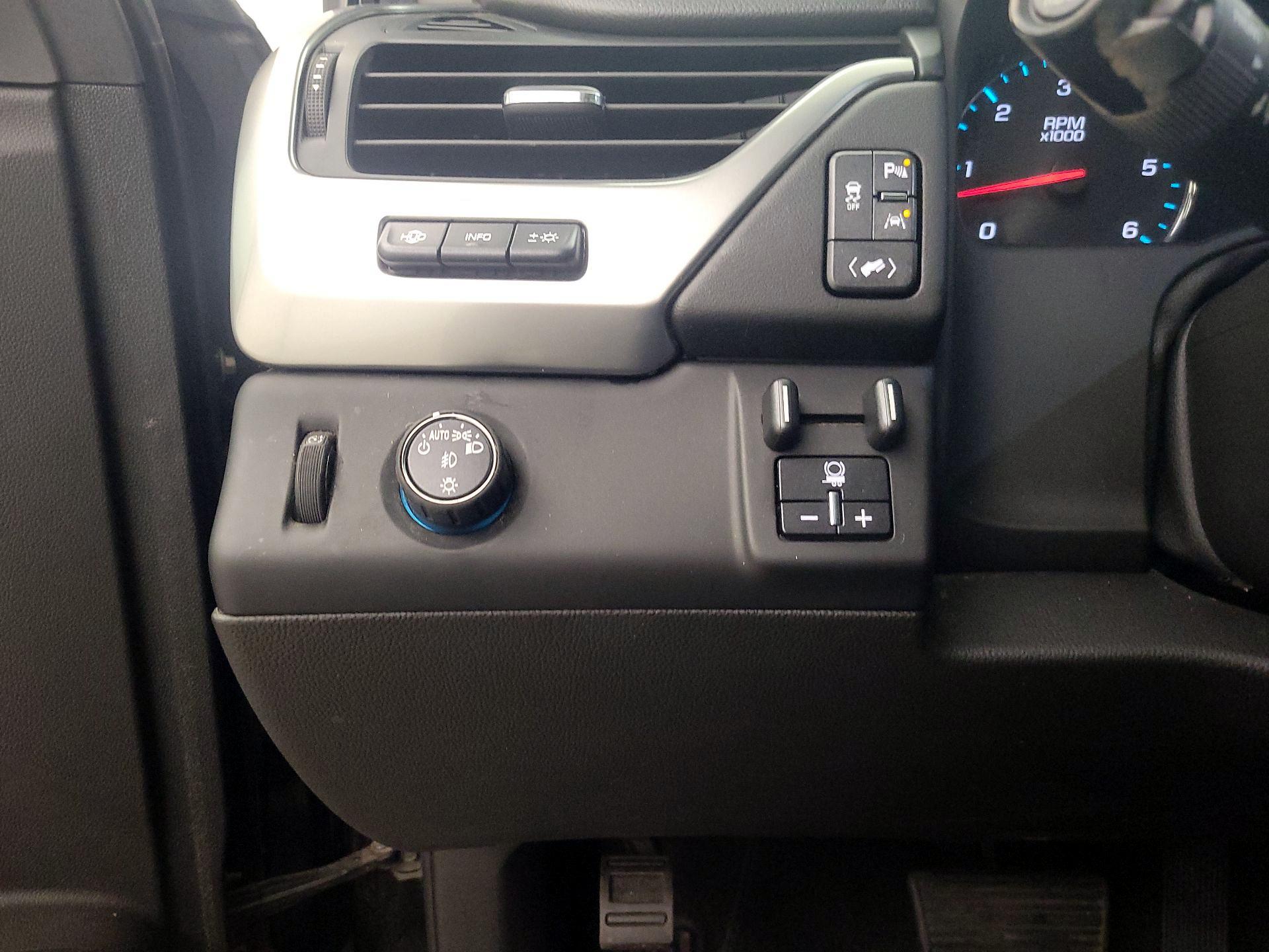 Thumbnail: 2017 Chevrolet Tahoe - 13