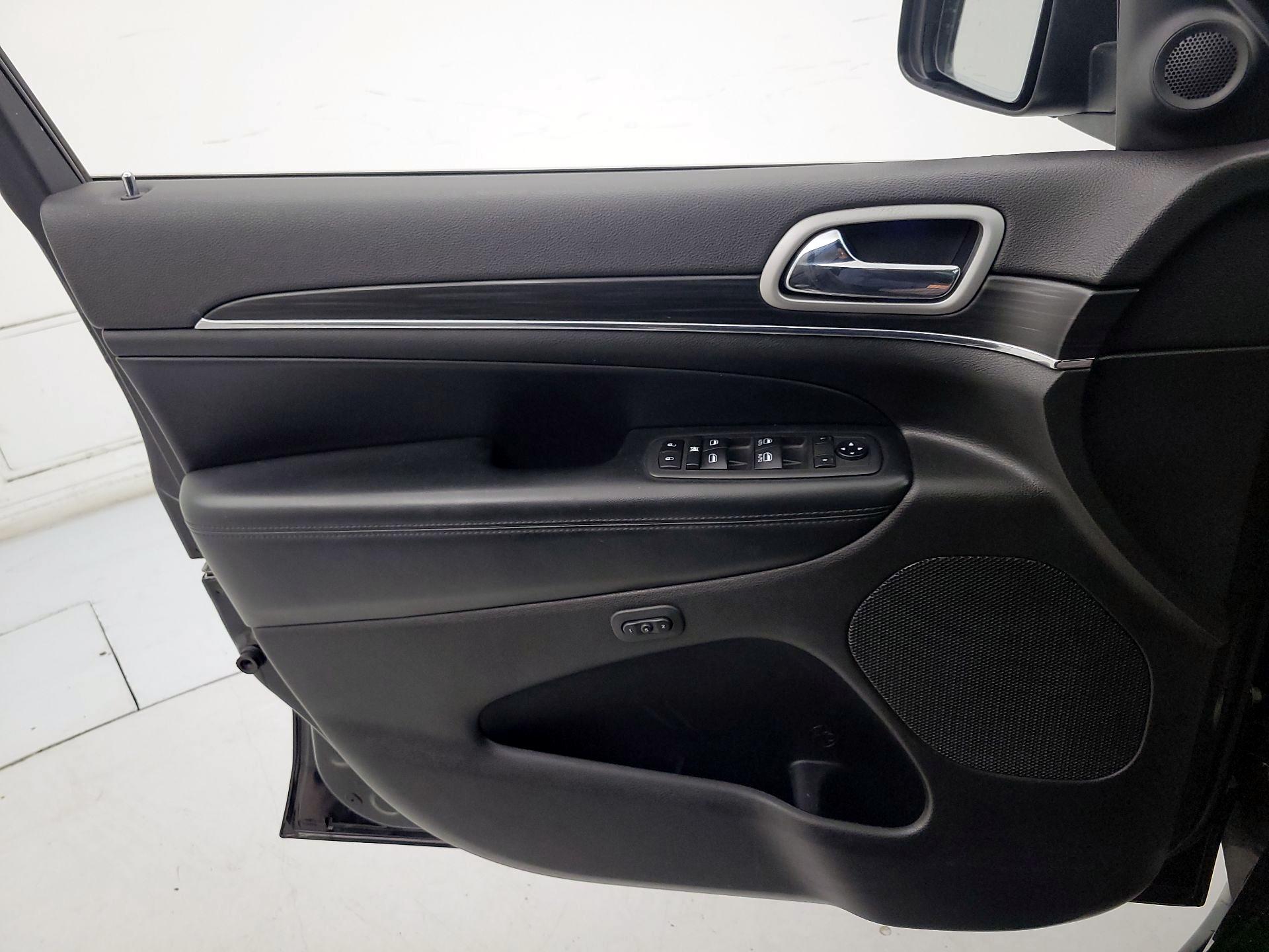 Thumbnail: 2021 Jeep Grand Cherokee - 12