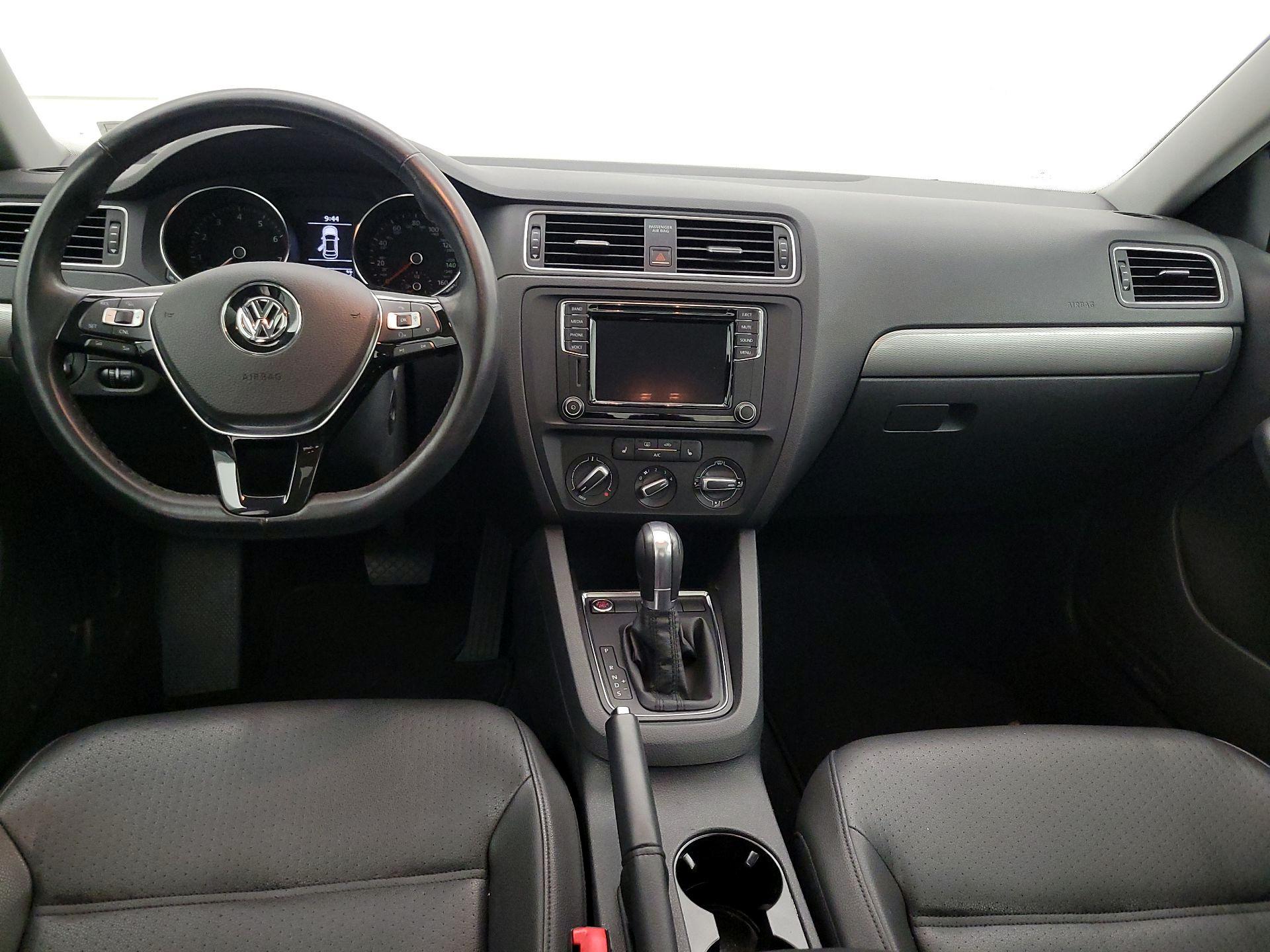 Thumbnail: 2017 Volkswagen Jetta - 9