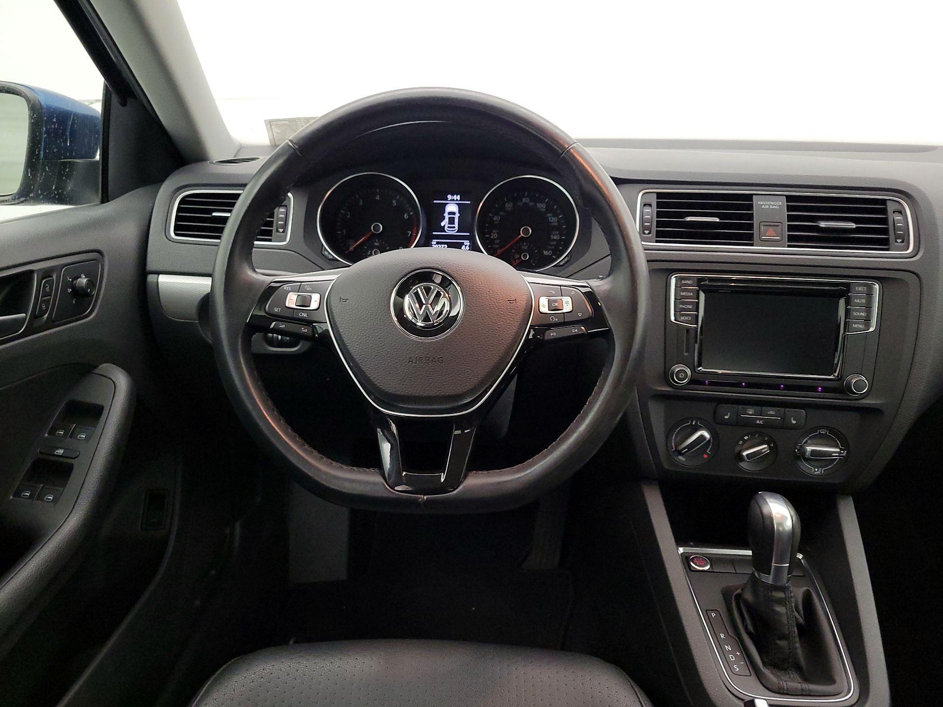 Thumbnail: 2017 Volkswagen Jetta - 10