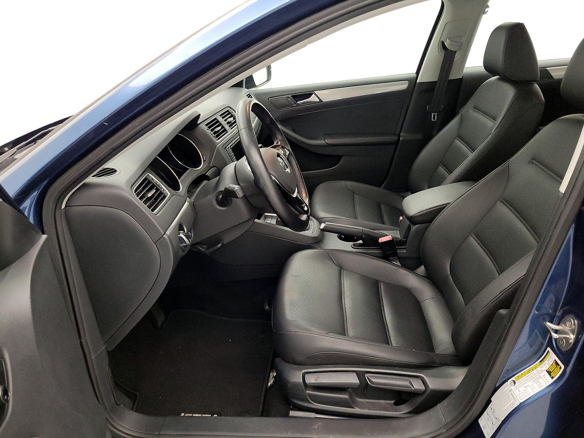 Thumbnail: 2017 Volkswagen Jetta - 11