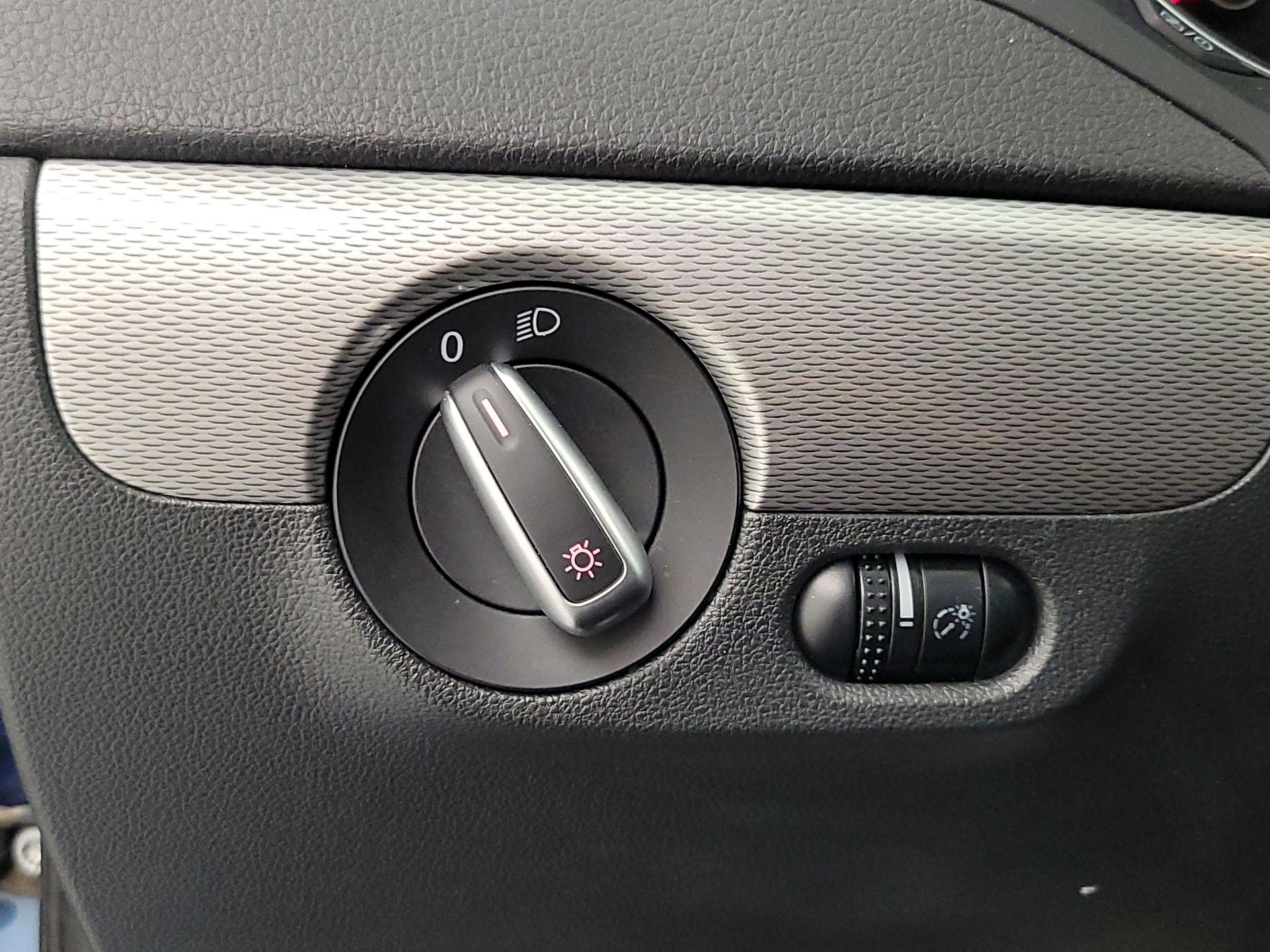 Thumbnail: 2017 Volkswagen Jetta - 13