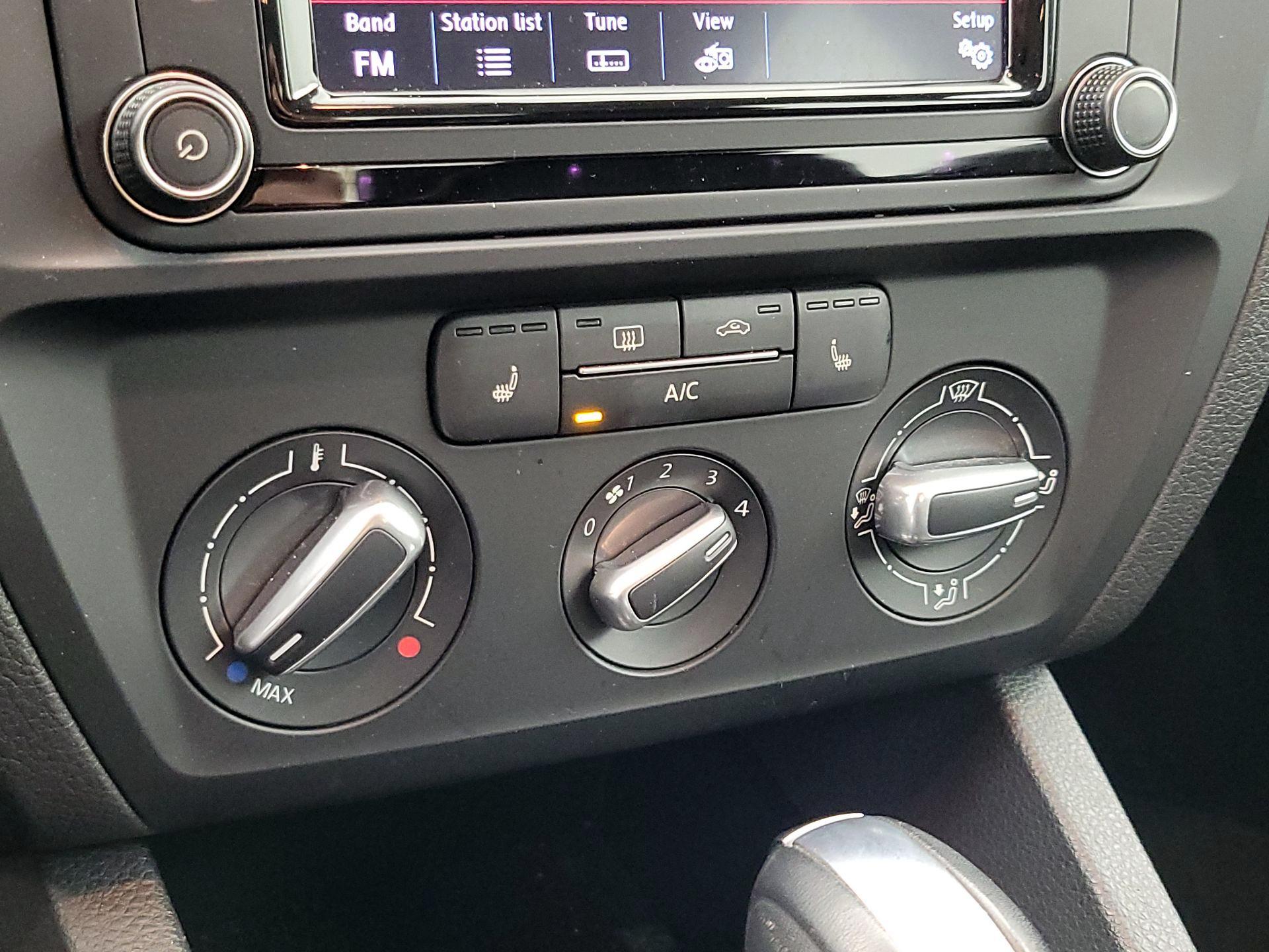 Thumbnail: 2017 Volkswagen Jetta - 16