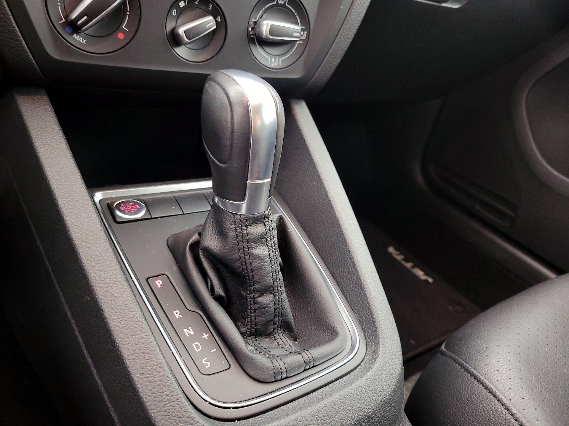 Thumbnail: 2017 Volkswagen Jetta - 17