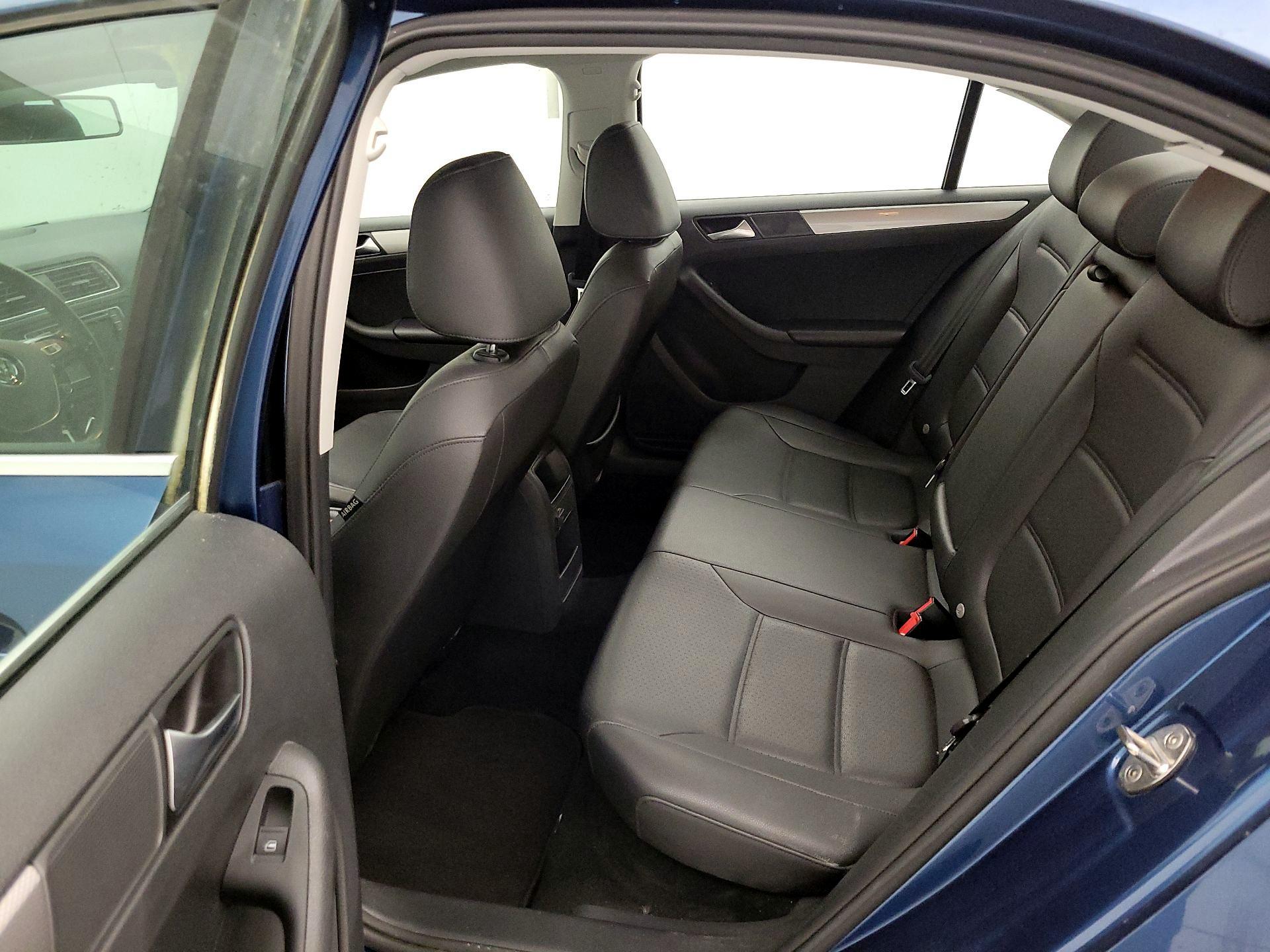 Thumbnail: 2017 Volkswagen Jetta - 18