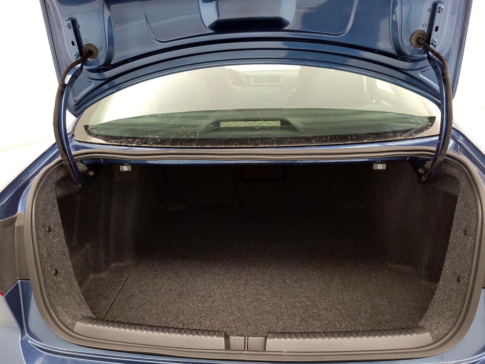 Thumbnail: 2017 Volkswagen Jetta - 19