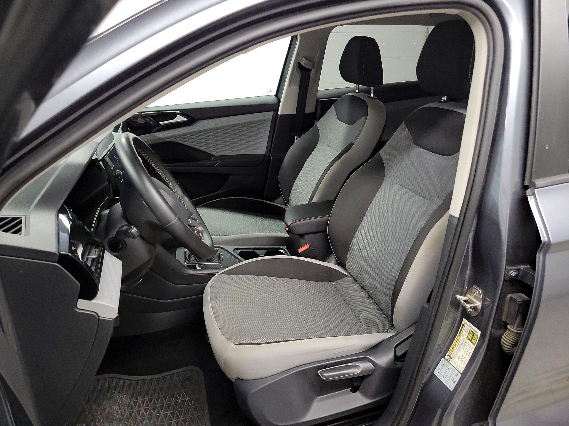 Thumbnail: 2022 Volkswagen Taos - 9