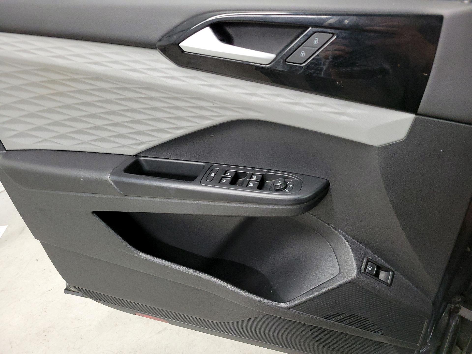 Thumbnail: 2022 Volkswagen Taos - 10