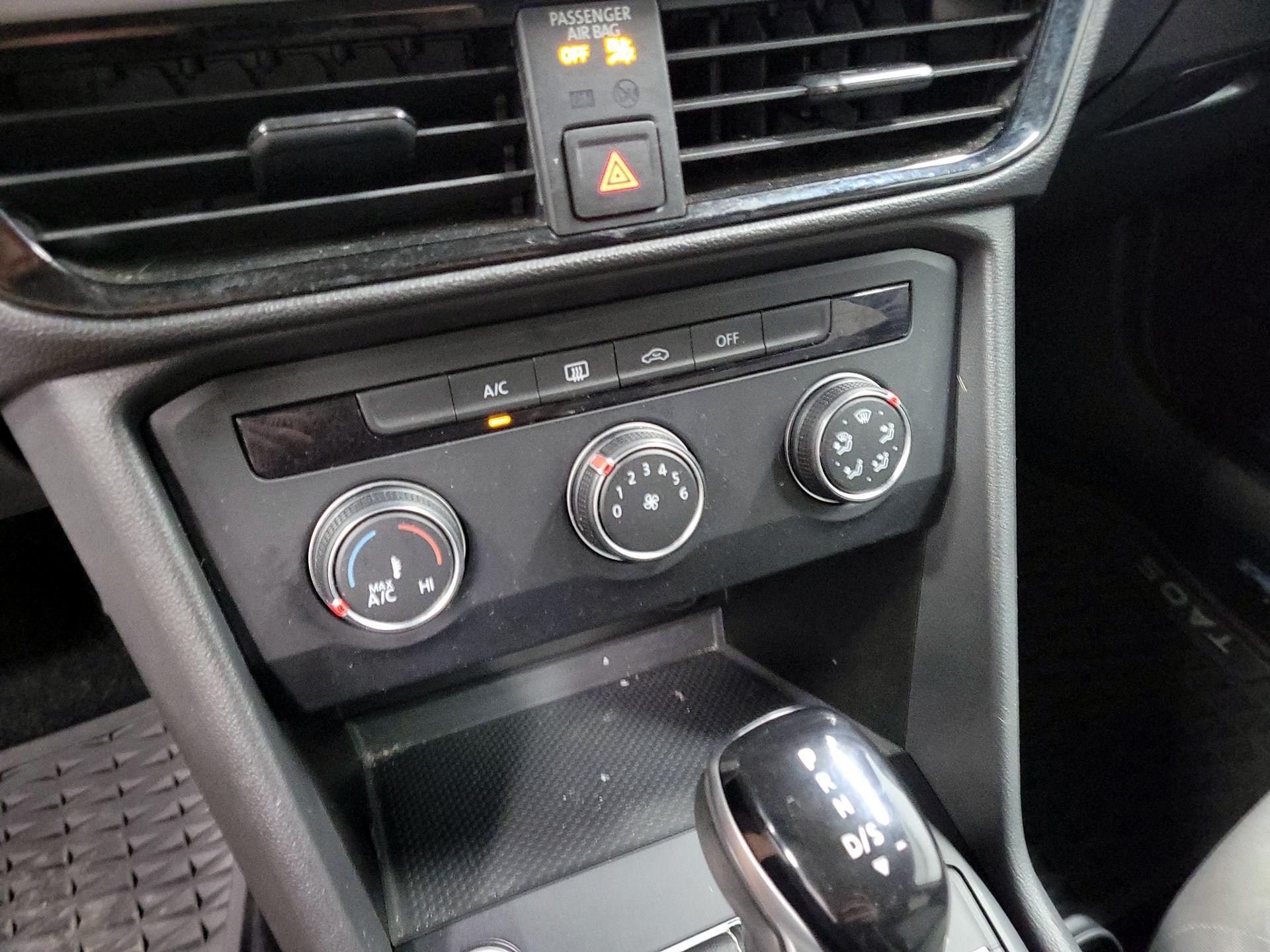 Thumbnail: 2022 Volkswagen Taos - 12