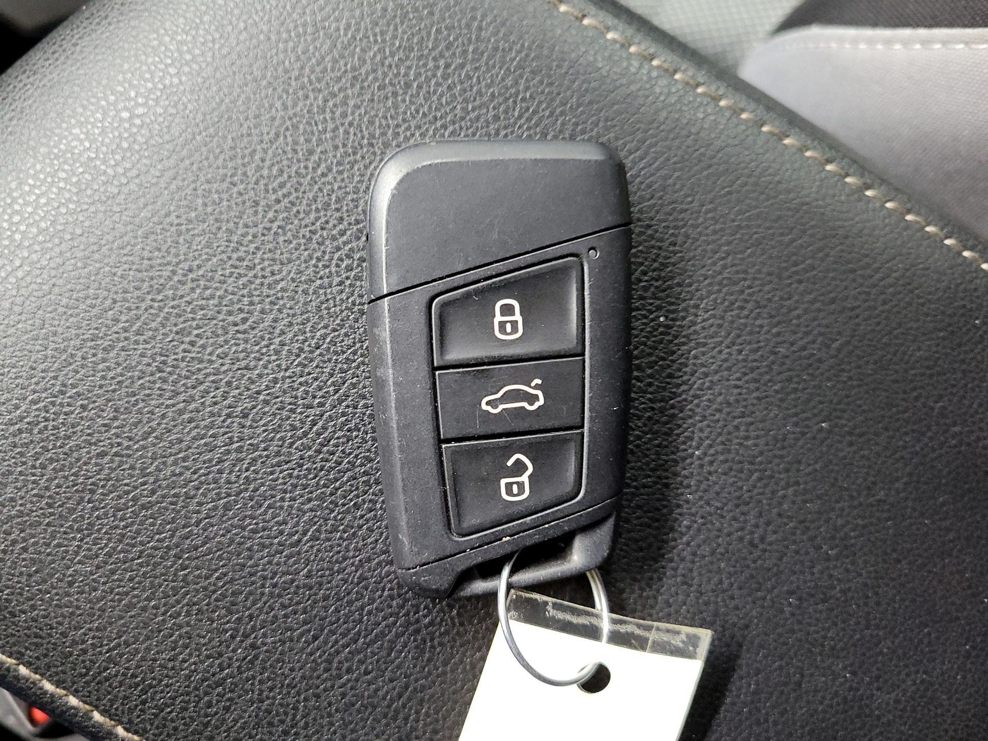 Thumbnail: 2022 Volkswagen Taos - 16