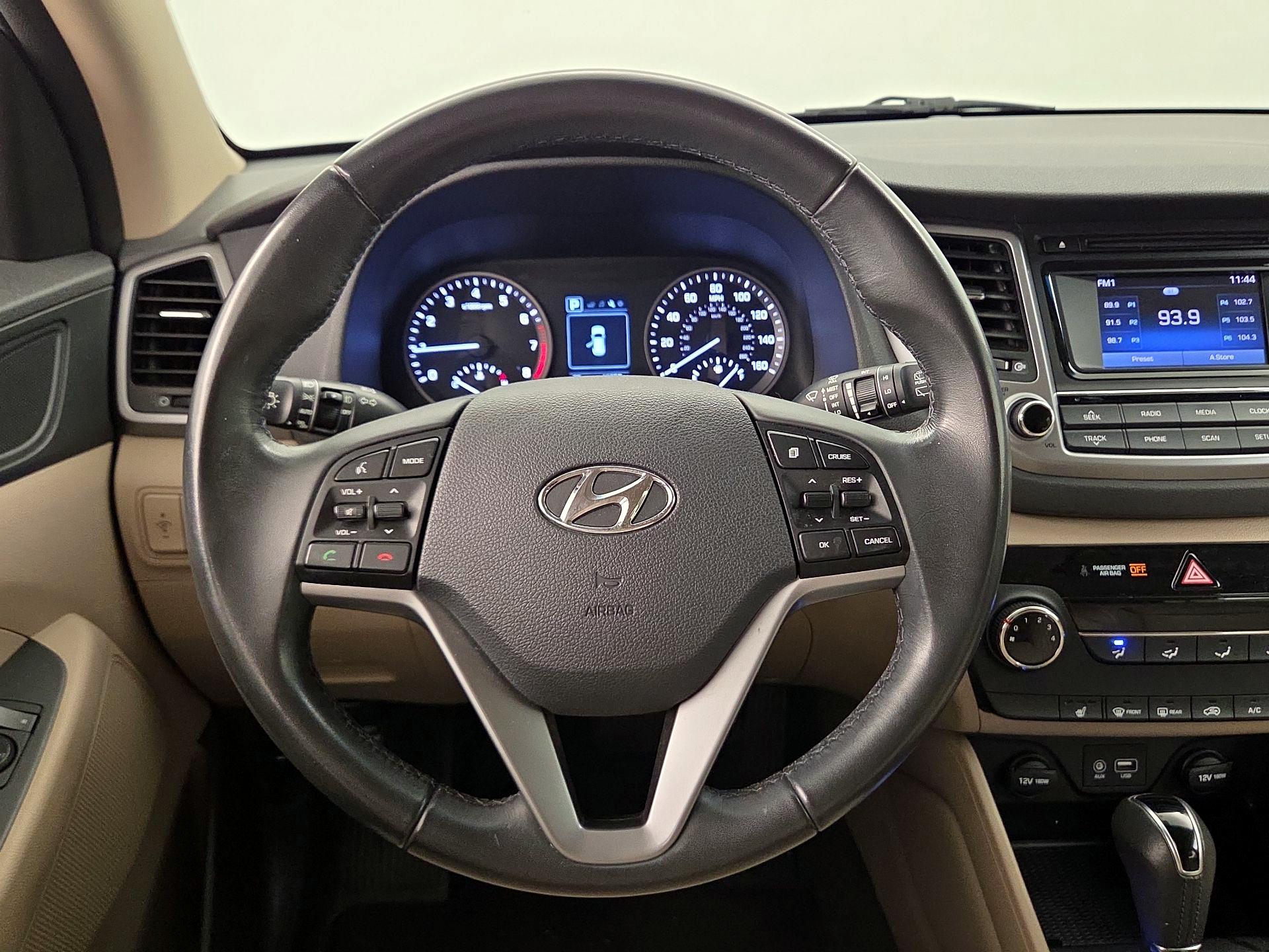 Thumbnail: 2016 Hyundai Tucson - 10