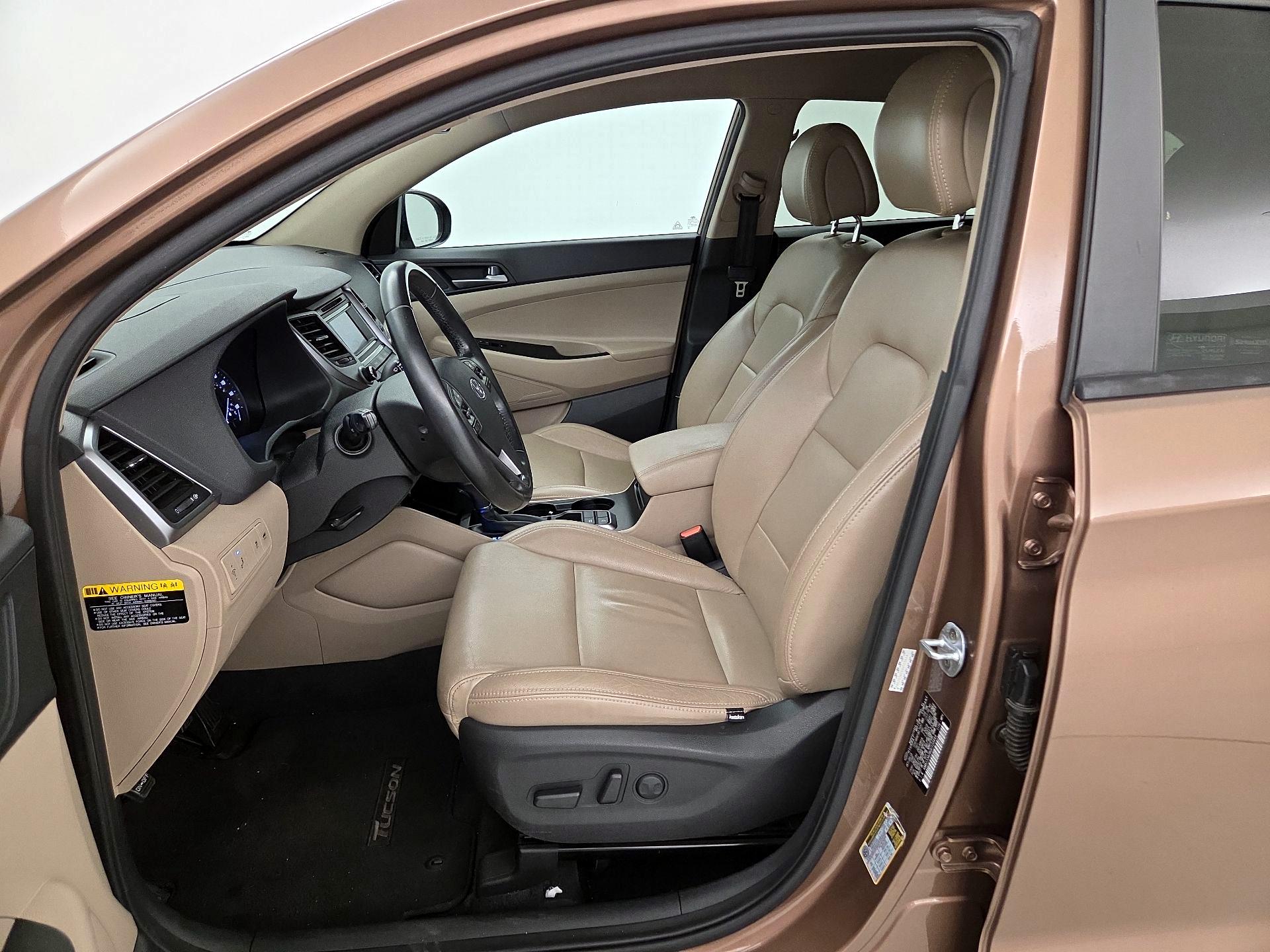 Thumbnail: 2016 Hyundai Tucson - 11