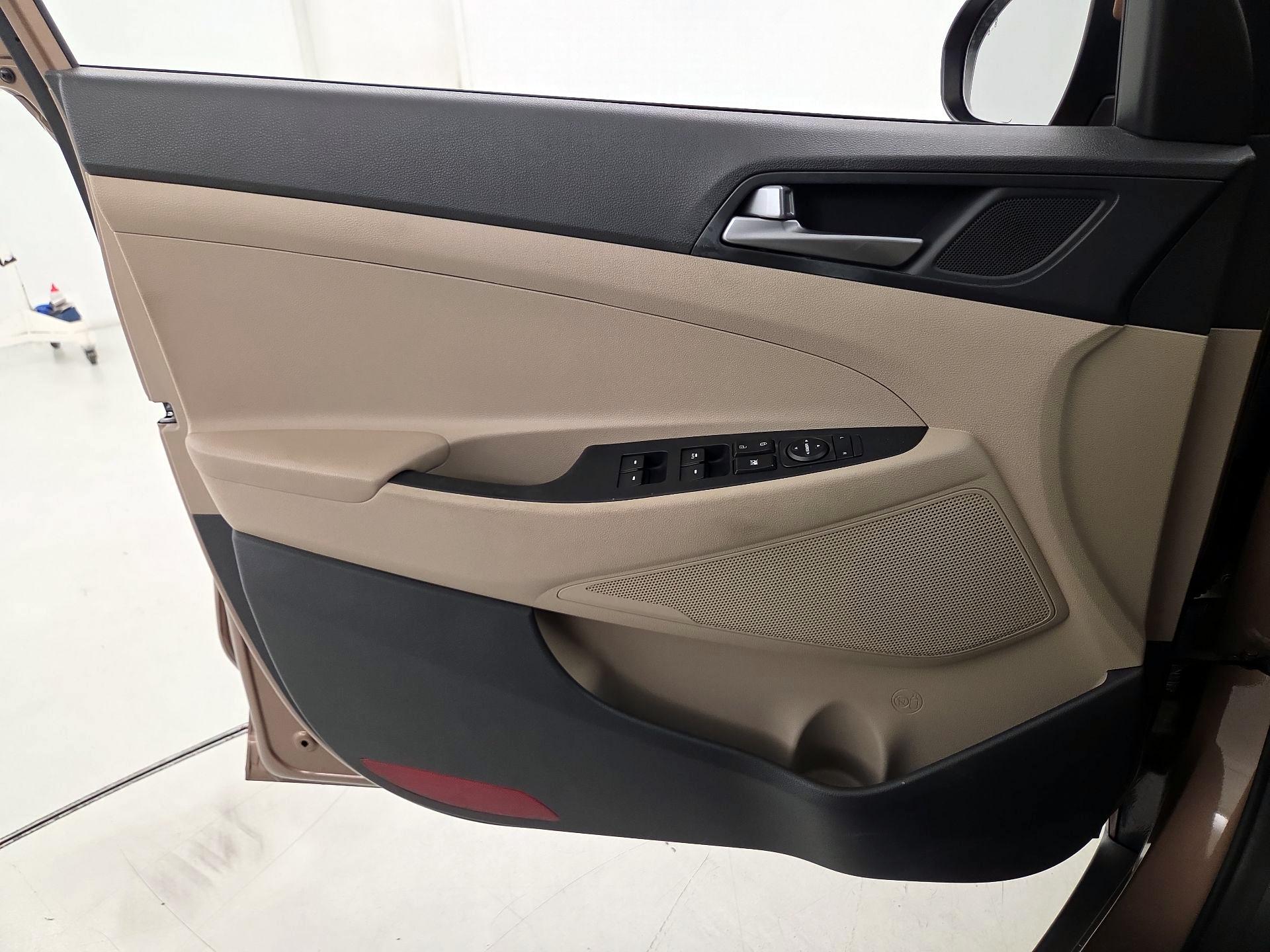 Thumbnail: 2016 Hyundai Tucson - 12