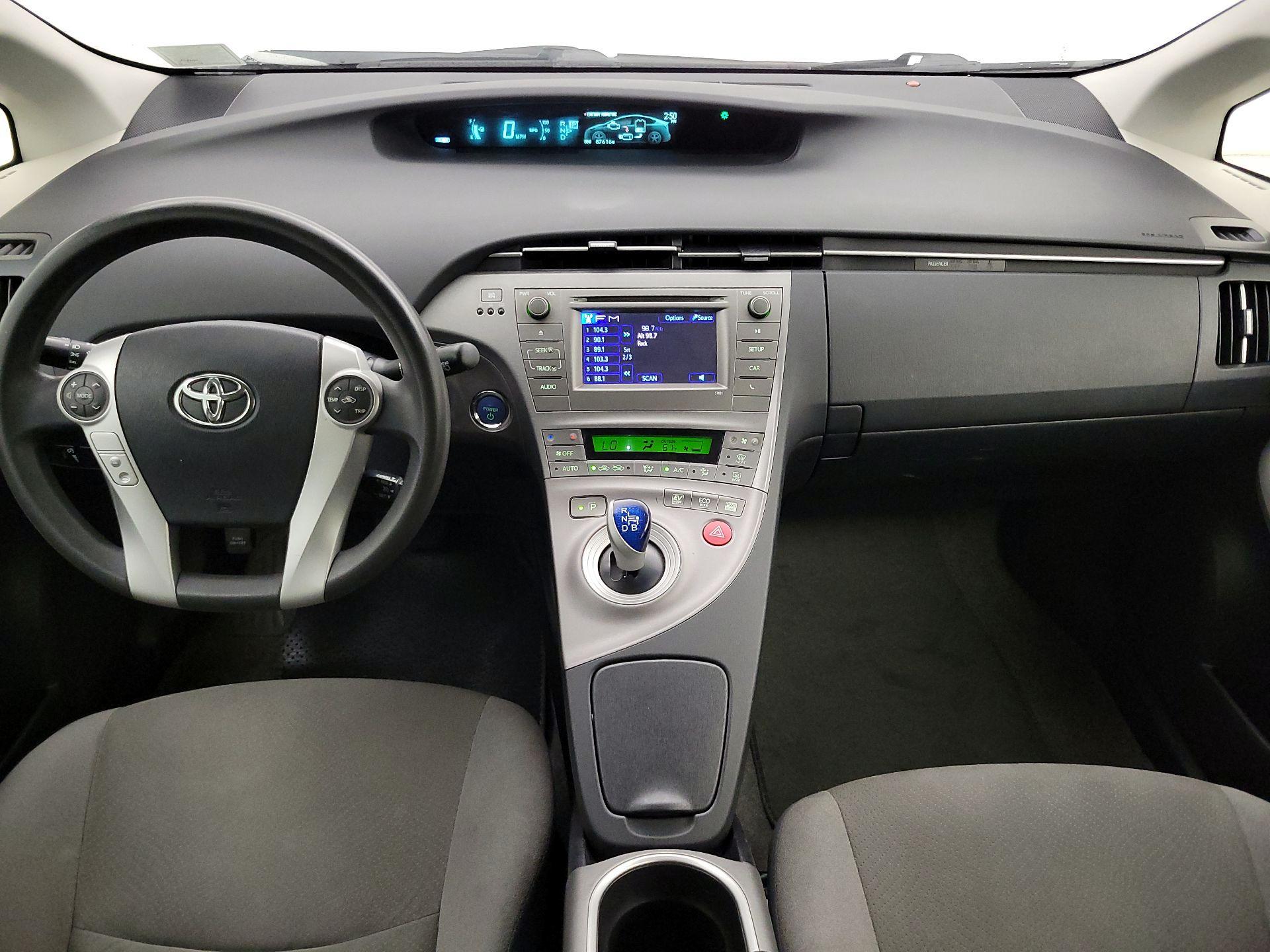 Thumbnail: 2015 Toyota Prius - 9