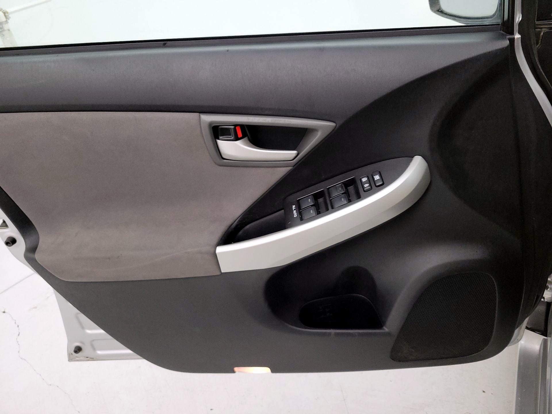 Thumbnail: 2015 Toyota Prius - 12