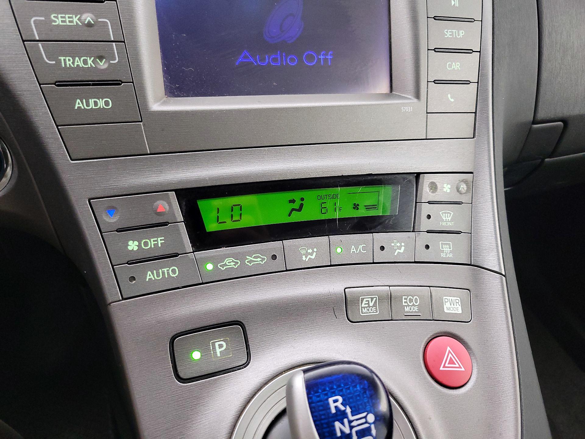 Thumbnail: 2015 Toyota Prius - 16