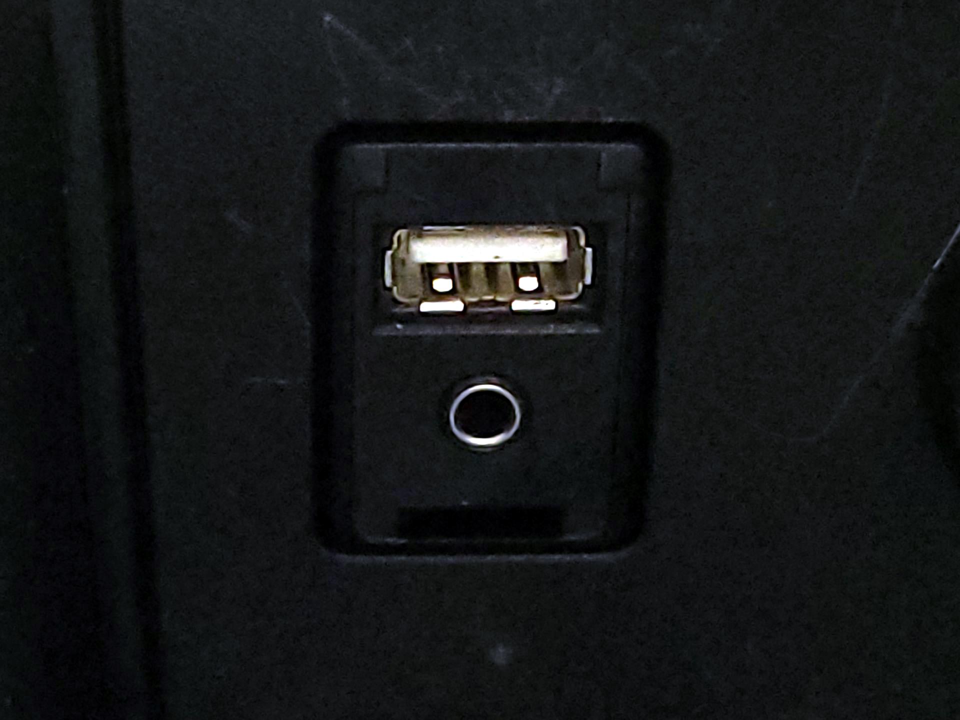 Thumbnail: 2015 Toyota Prius - 18