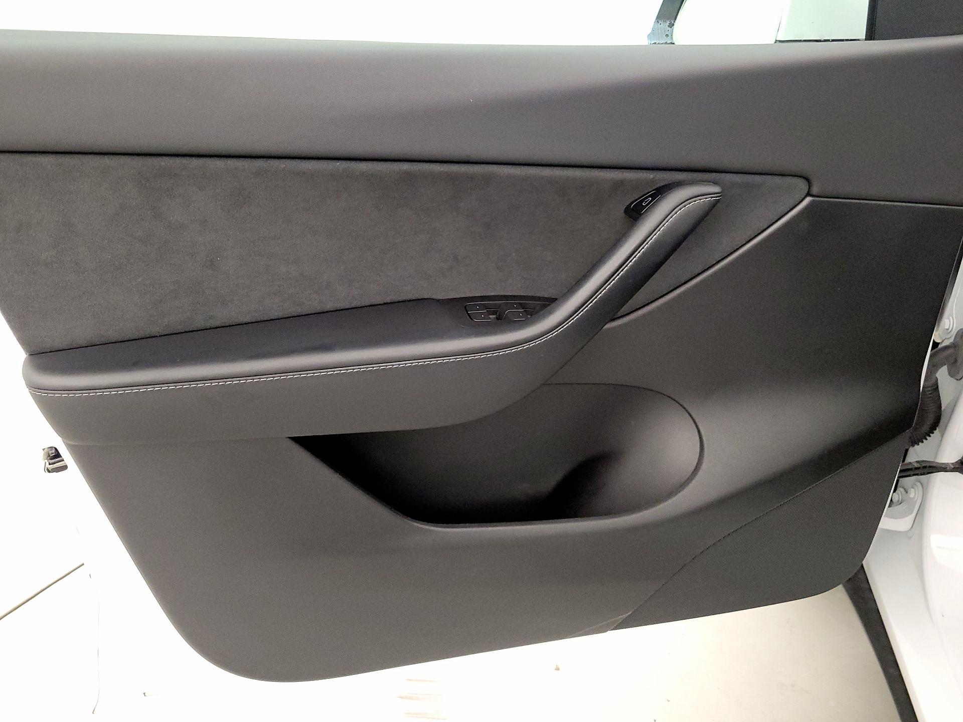 Thumbnail: 2022 Tesla Model Y - 12