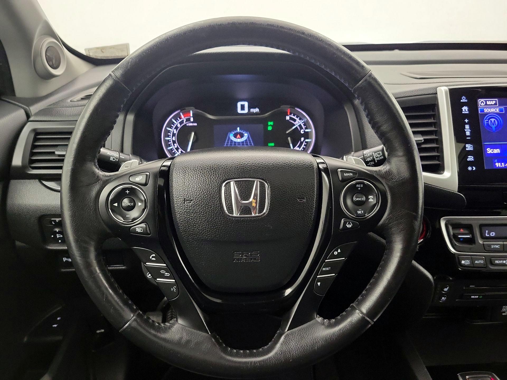 Thumbnail: 2017 Honda Pilot - 10