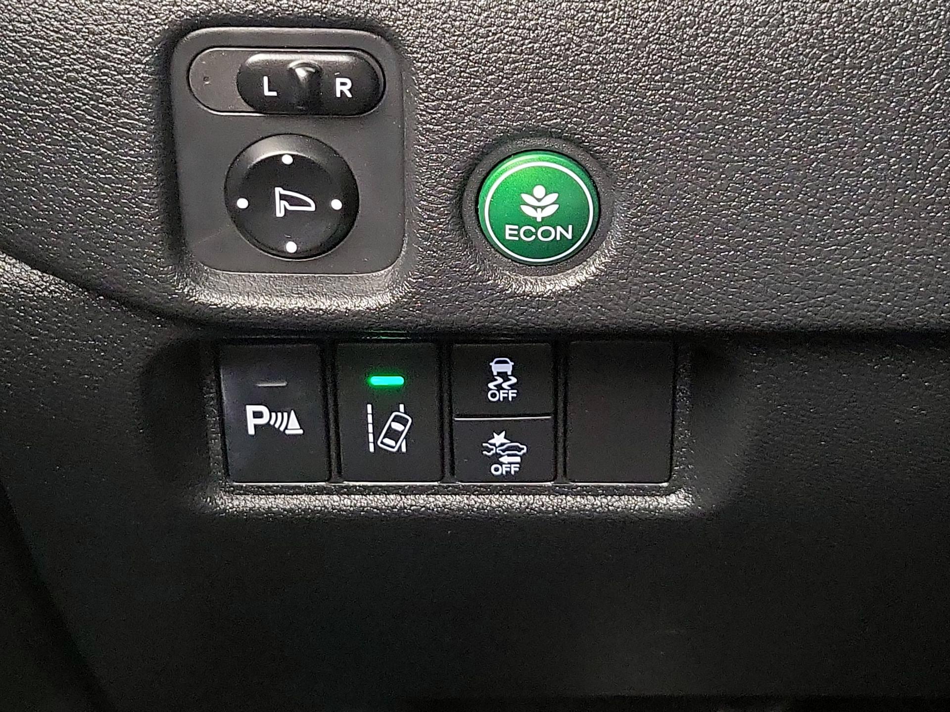 Thumbnail: 2017 Honda Pilot - 13