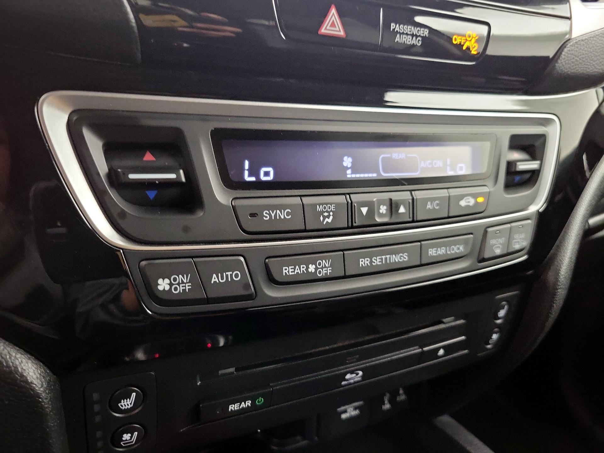 Thumbnail: 2017 Honda Pilot - 17