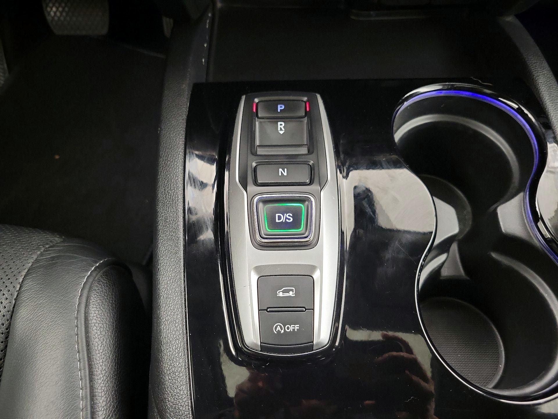 Thumbnail: 2017 Honda Pilot - 18