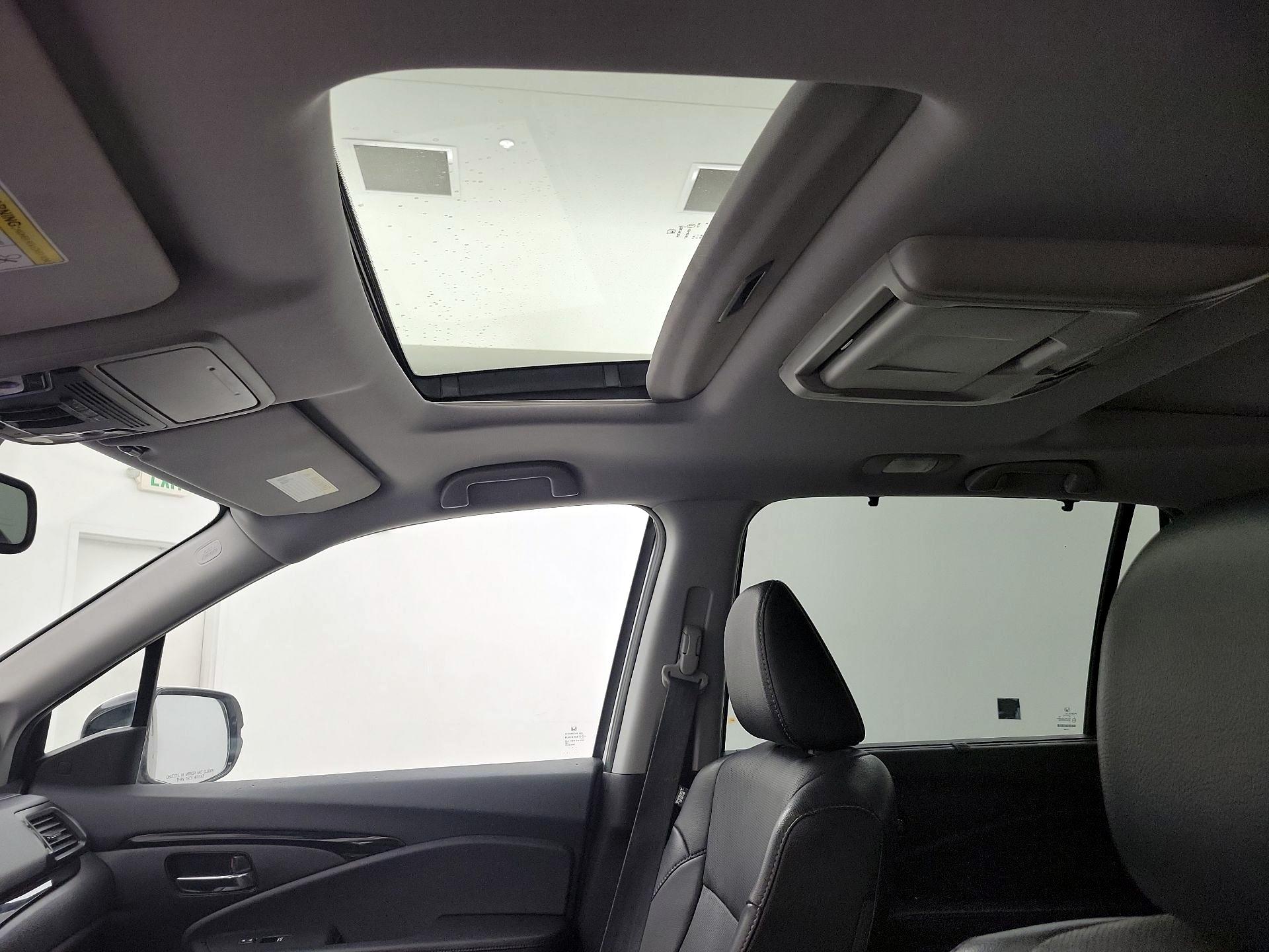 Thumbnail: 2017 Honda Pilot - 20