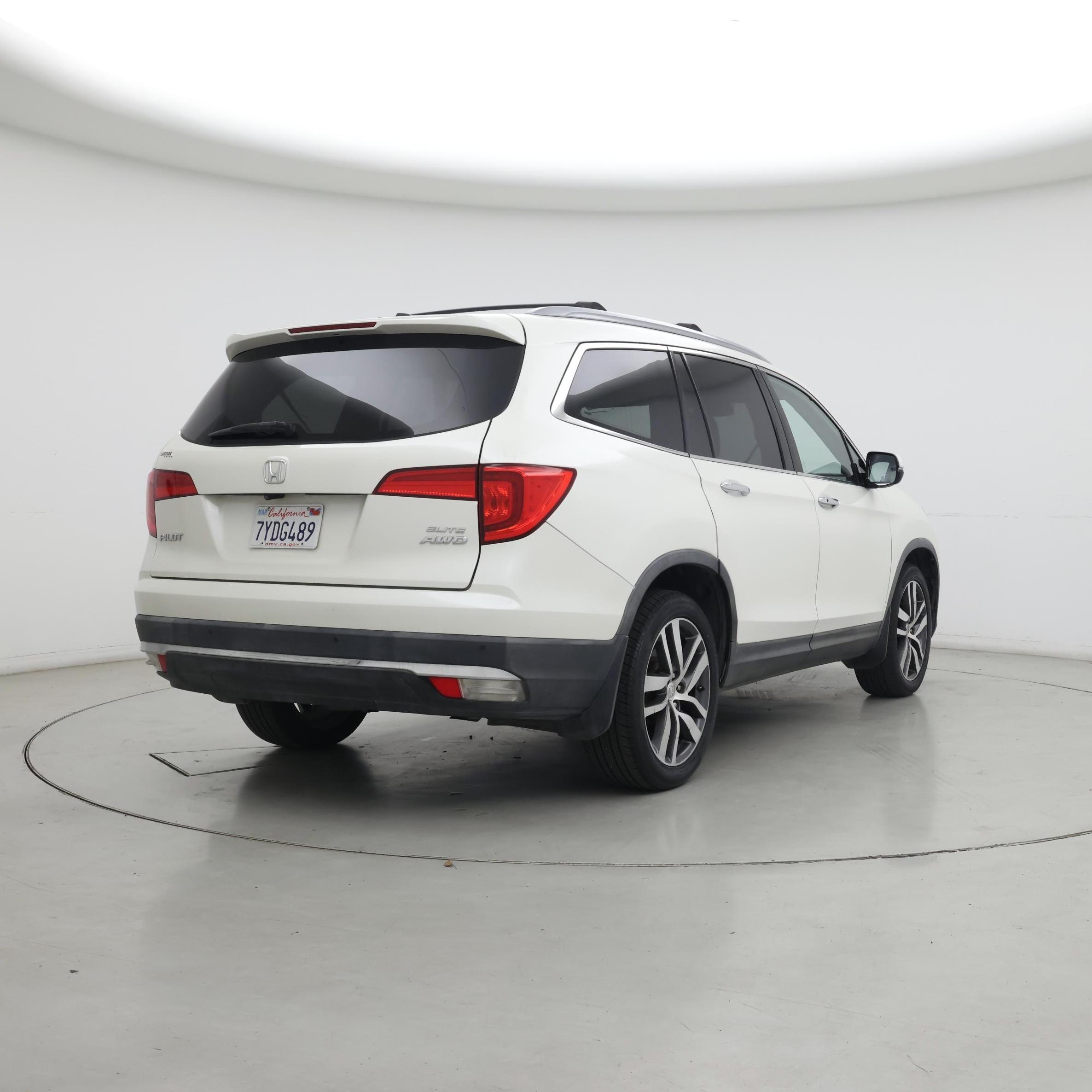 Thumbnail: 2017 Honda Pilot - 8