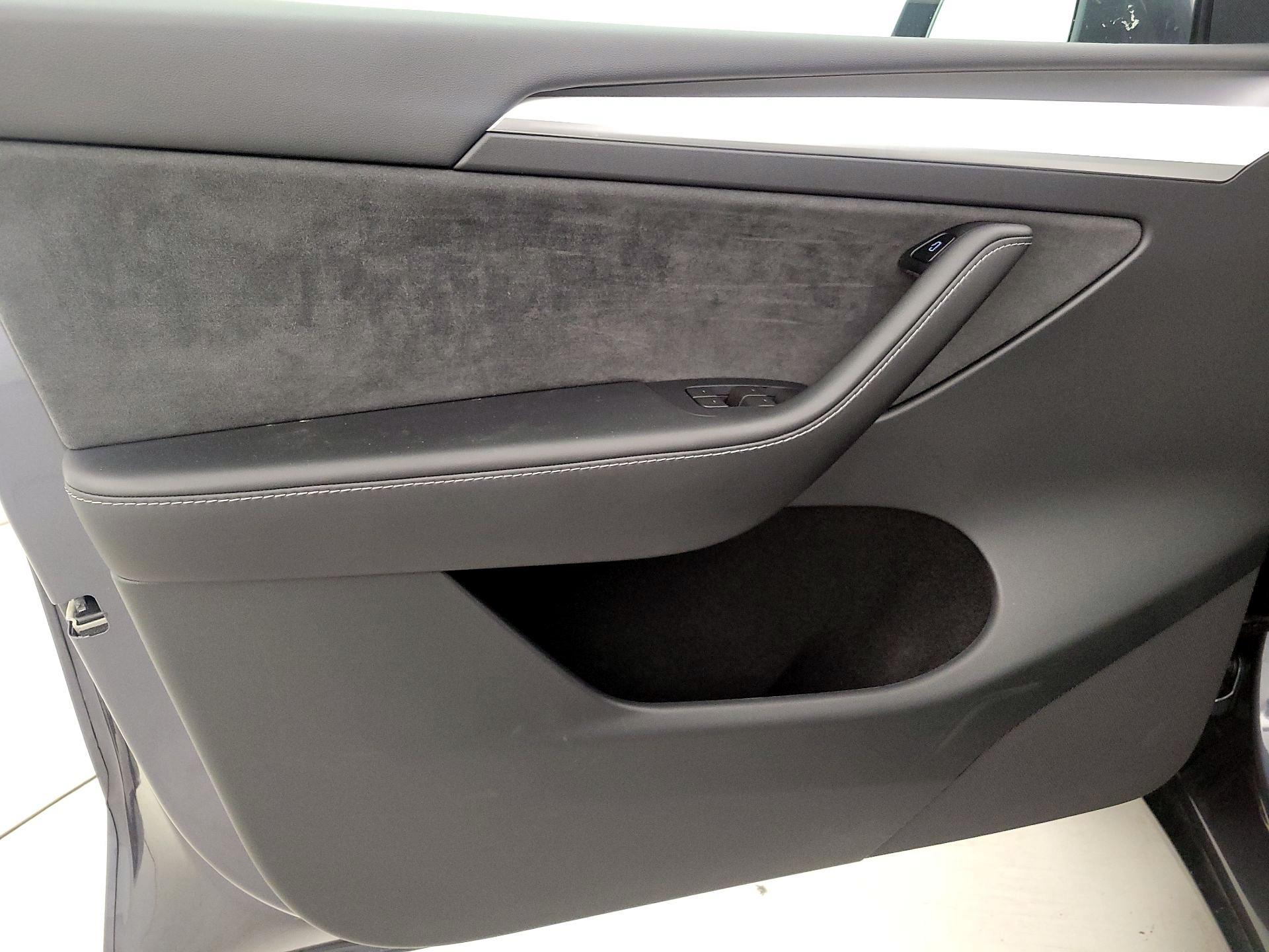 Thumbnail: 2023 Tesla Model Y - 12