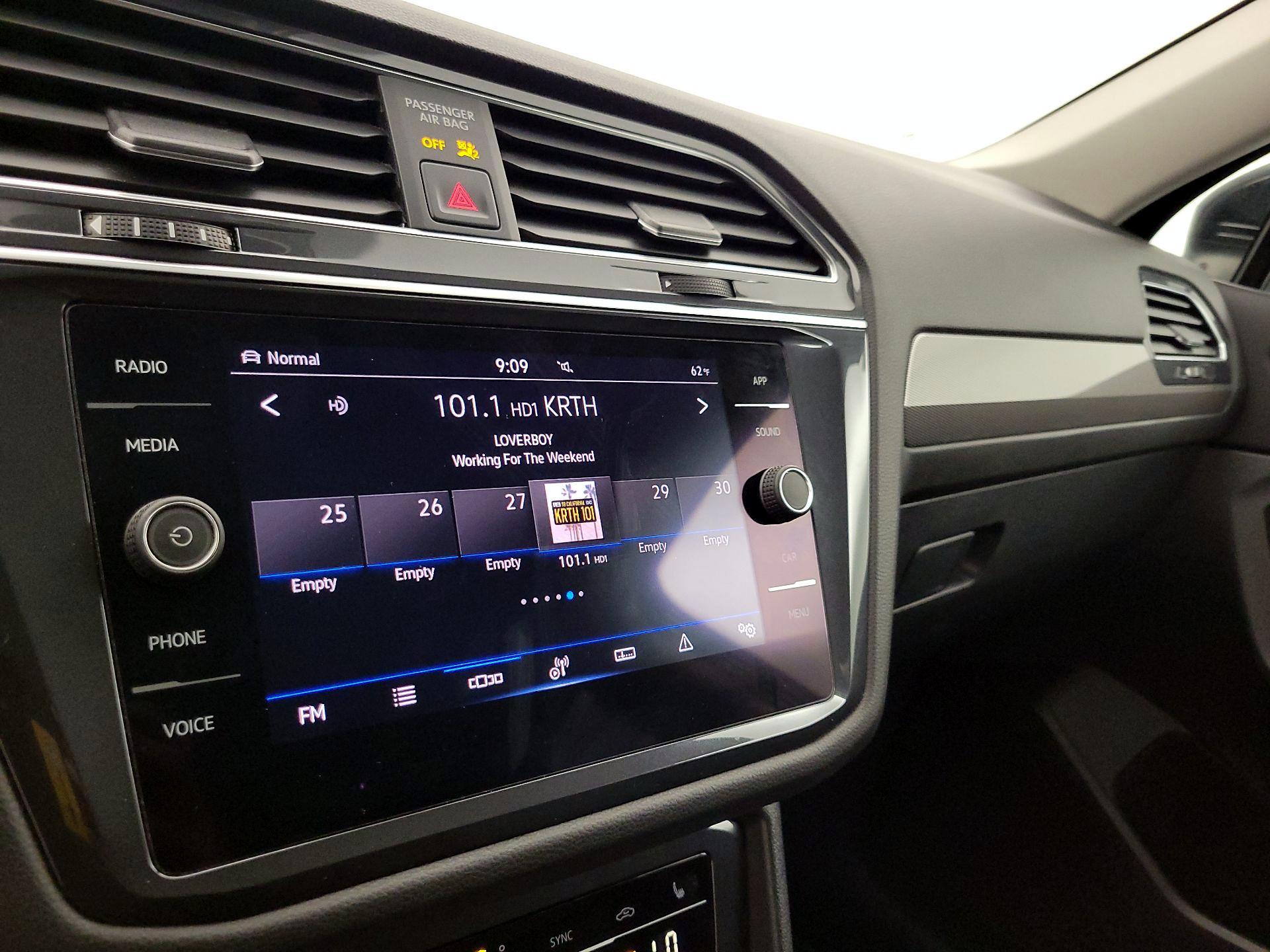 Thumbnail: 2022 Volkswagen Tiguan - 15