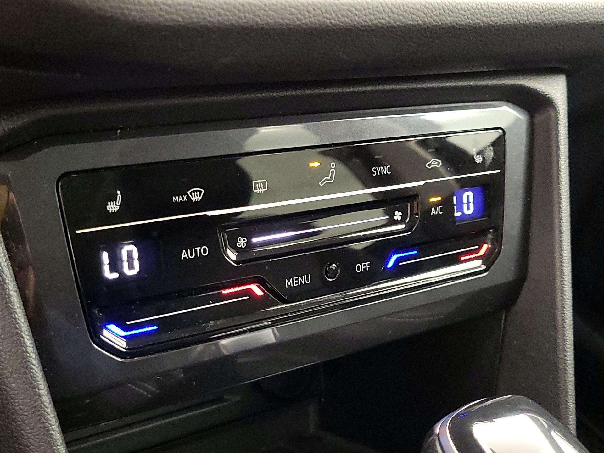 Thumbnail: 2022 Volkswagen Tiguan - 16