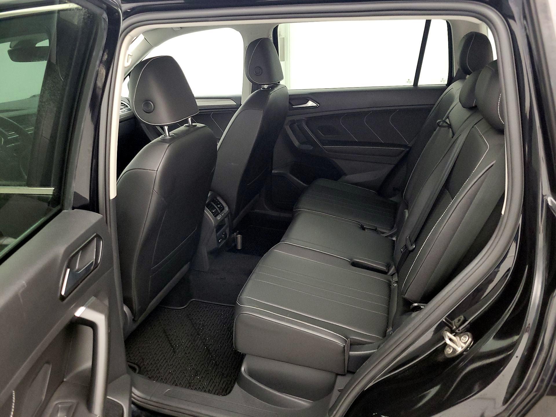 Thumbnail: 2022 Volkswagen Tiguan - 18