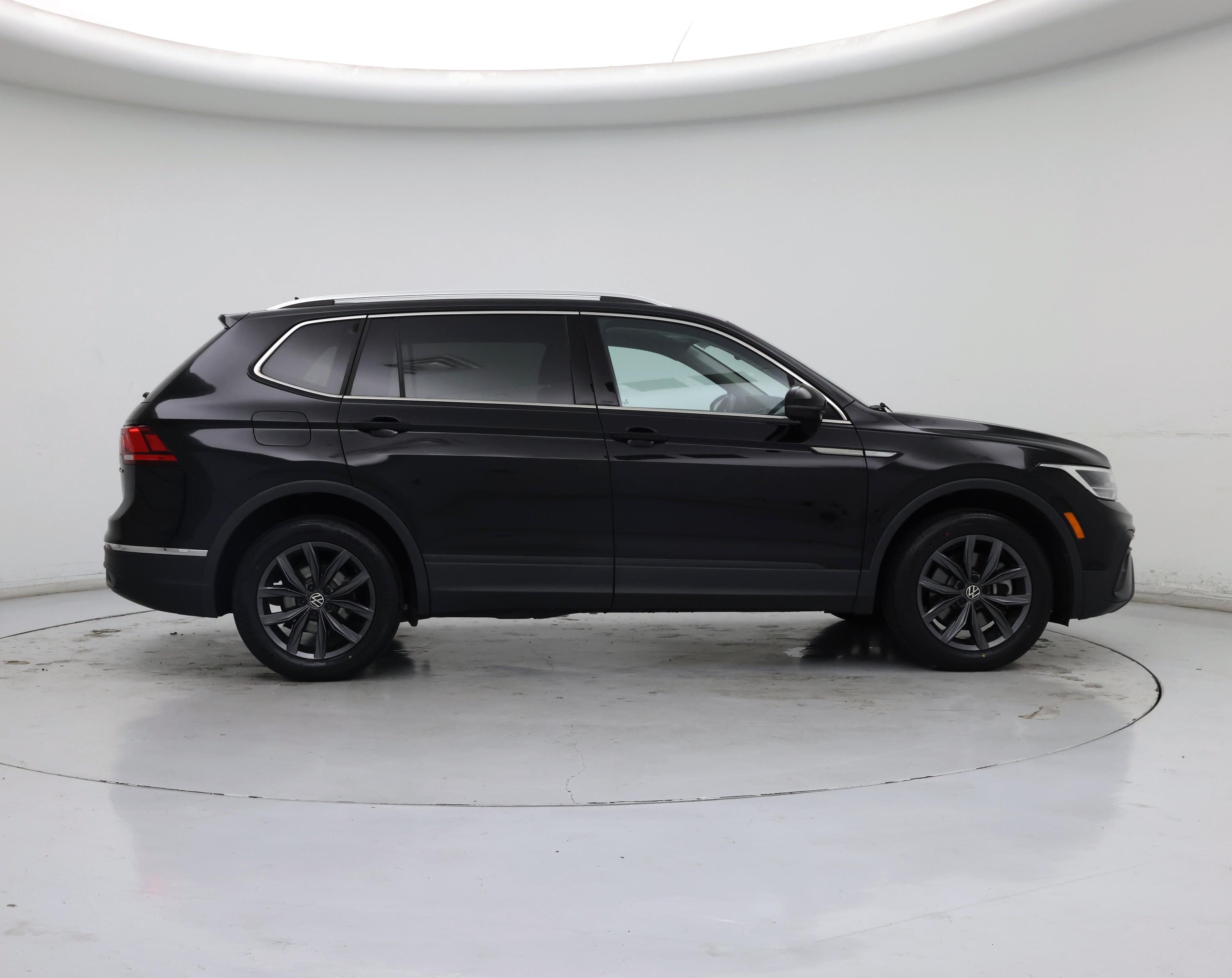 Thumbnail: 2022 Volkswagen Tiguan - 7