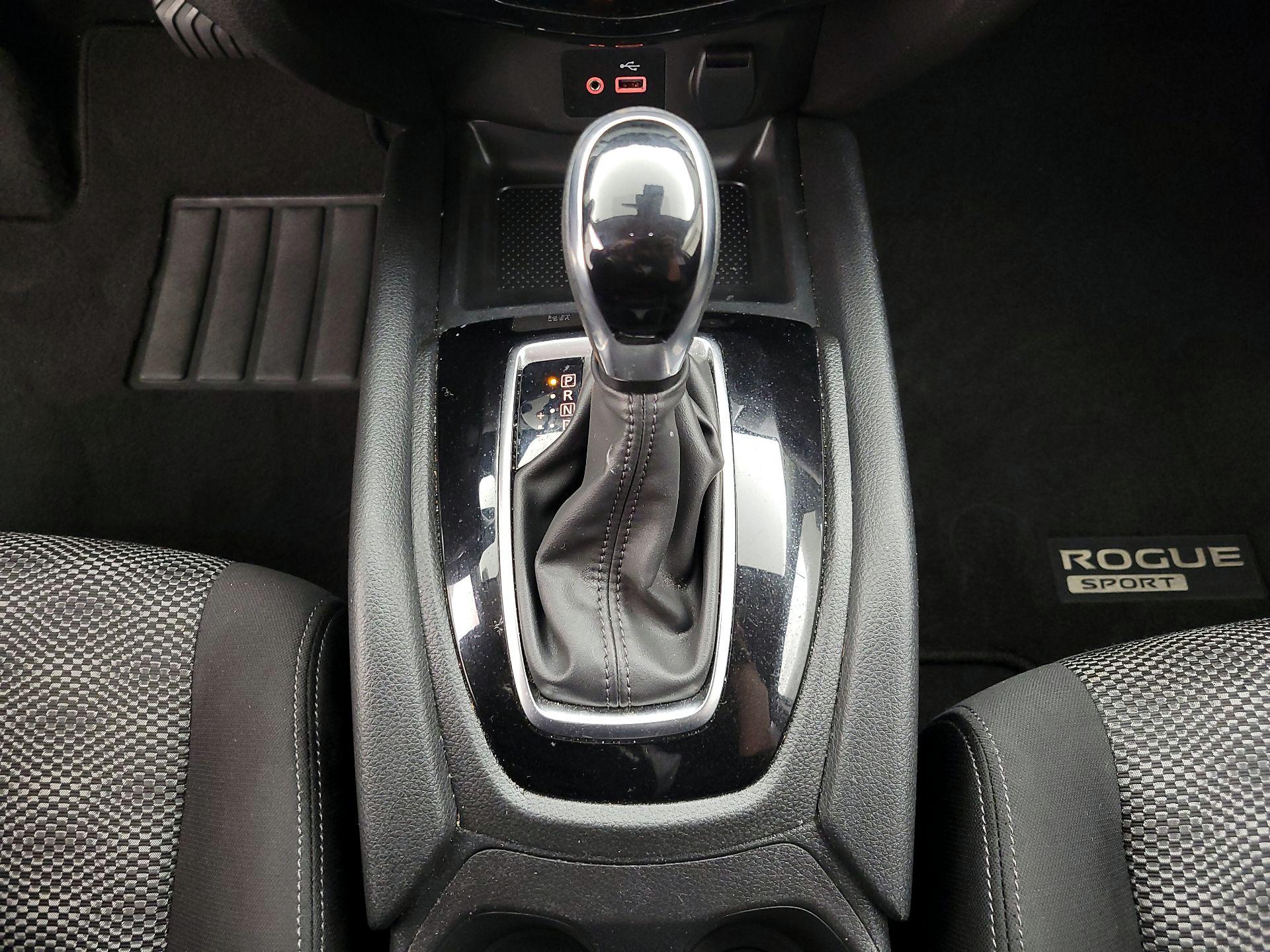 Thumbnail: 2020 Nissan Rogue Sport - 17