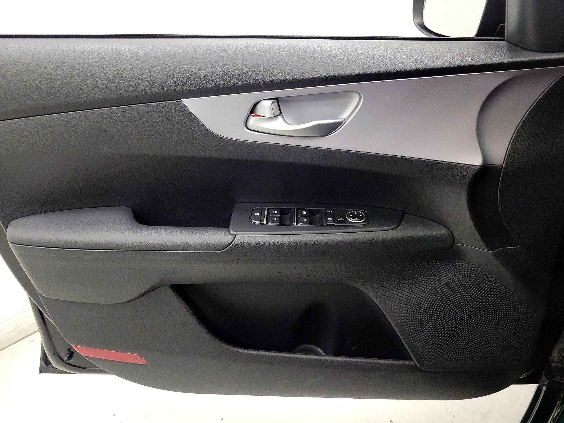 Thumbnail: 2024 Kia Forte - 12