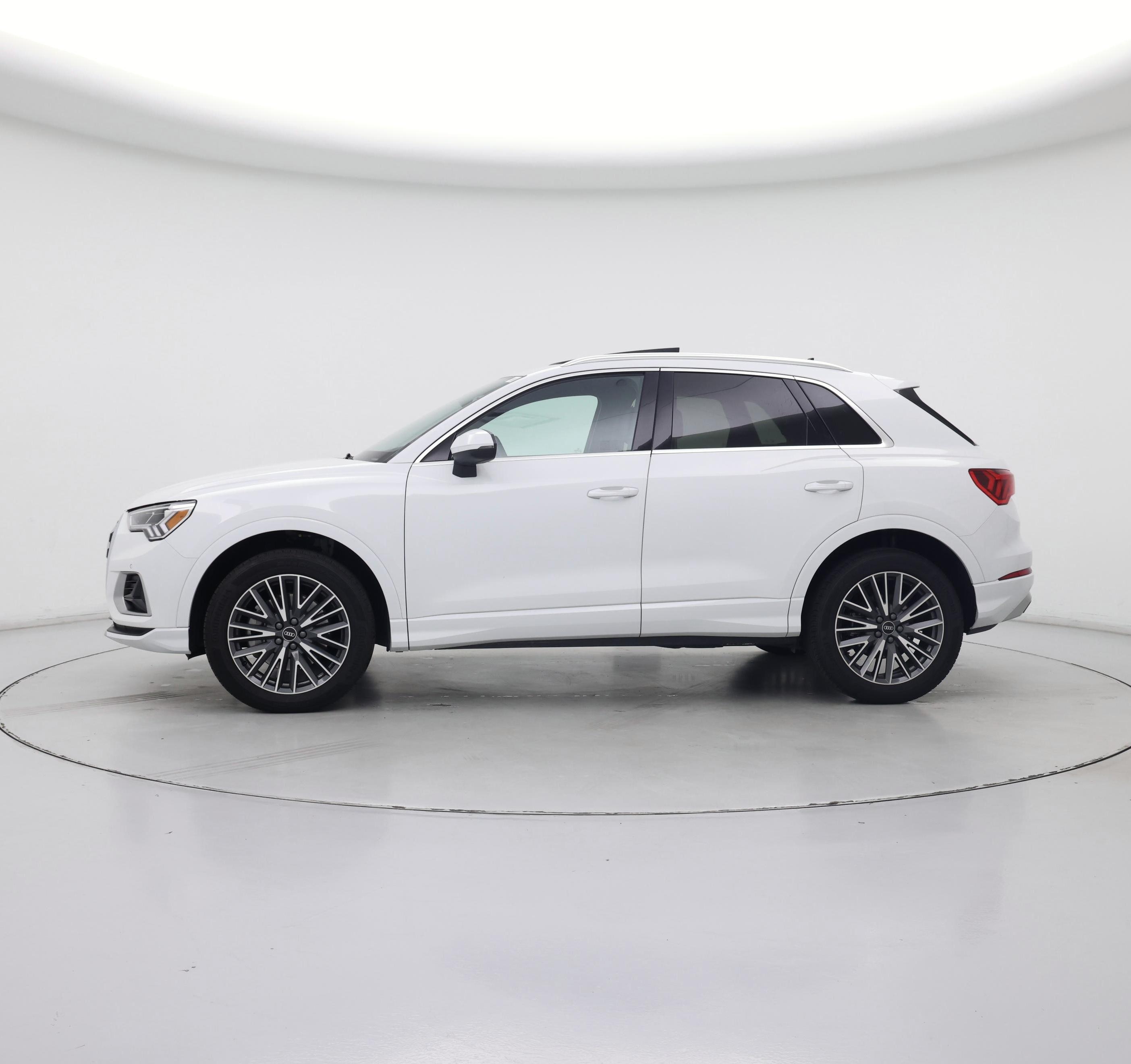 Thumbnail: 2021 Audi Q3 - 3