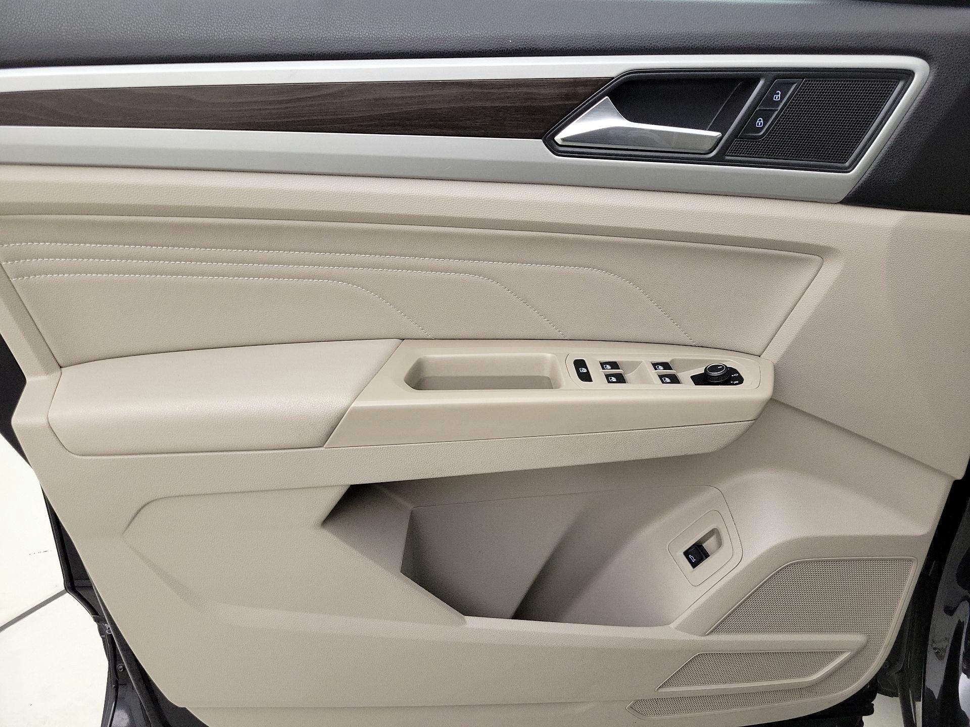 Thumbnail: 2021 Volkswagen Atlas - 12