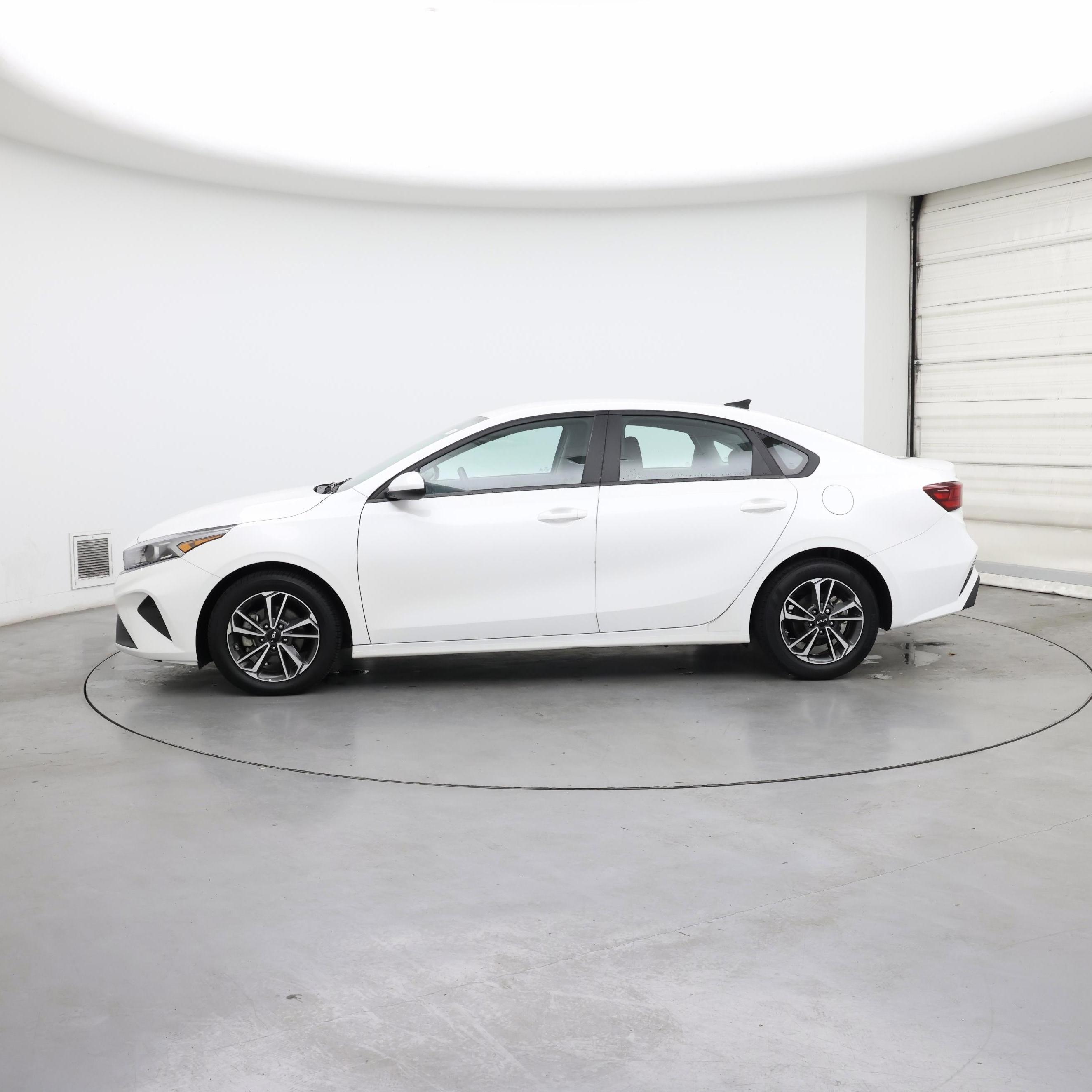 Thumbnail: 2023 Kia Forte - 3