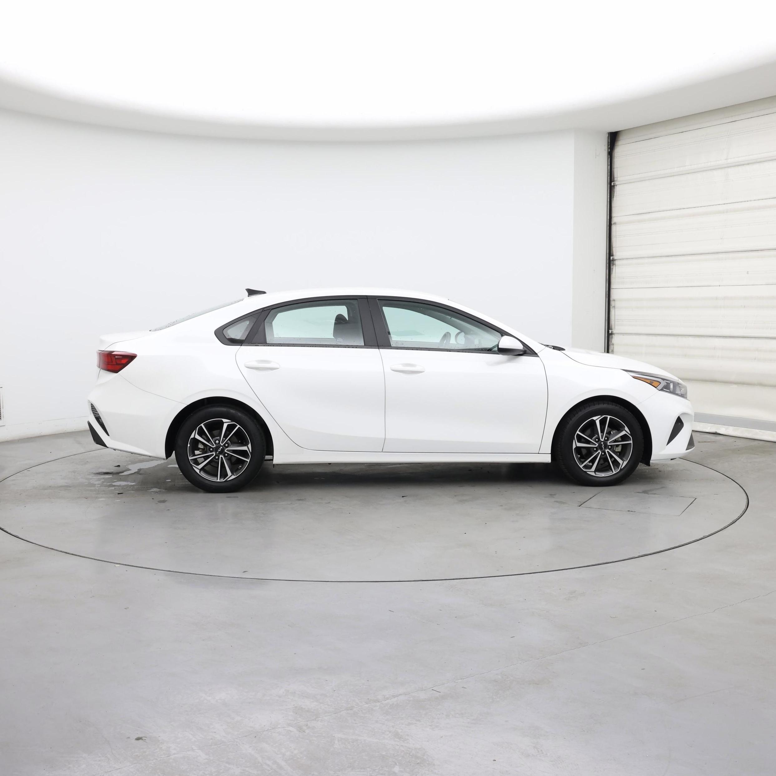 Thumbnail: 2023 Kia Forte - 7