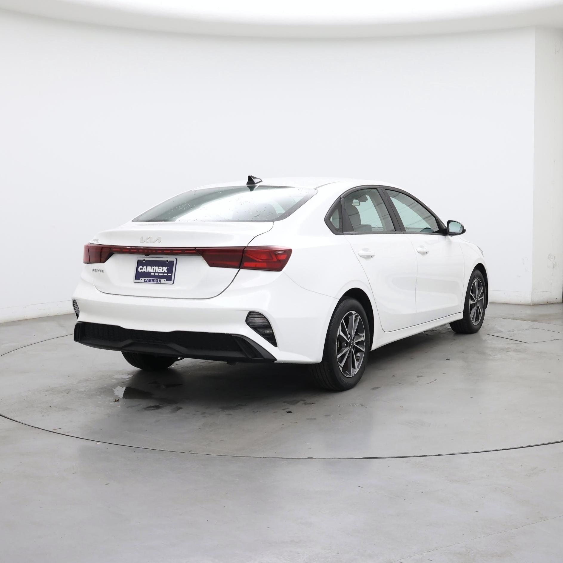 Thumbnail: 2023 Kia Forte - 8