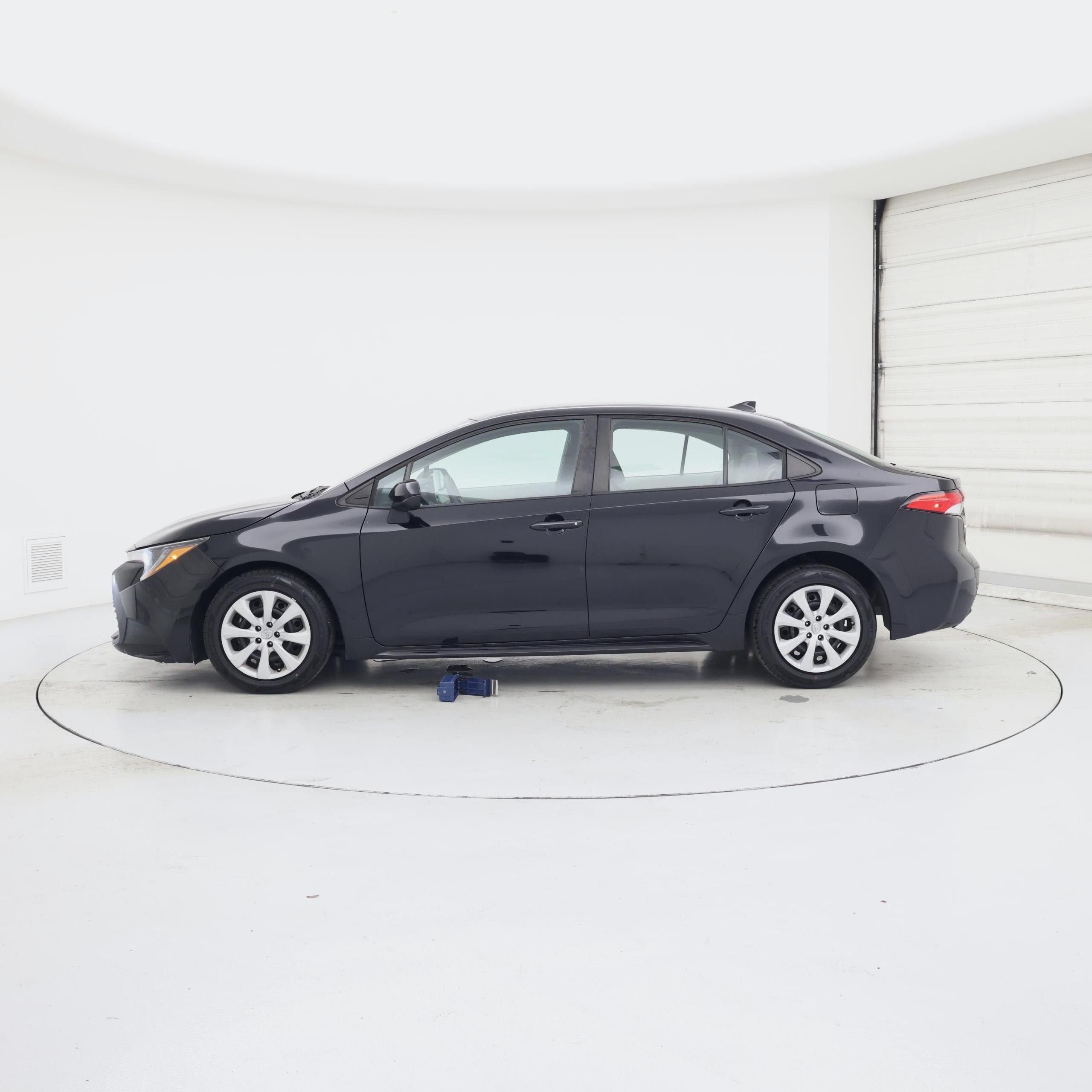 Thumbnail: 2023 Toyota Corolla - 3