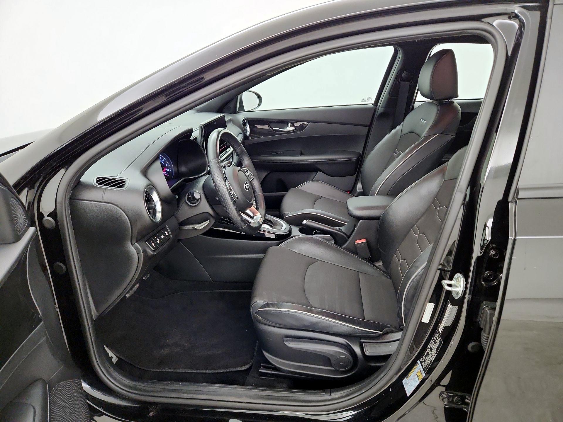 Thumbnail: 2020 Kia Forte - 9